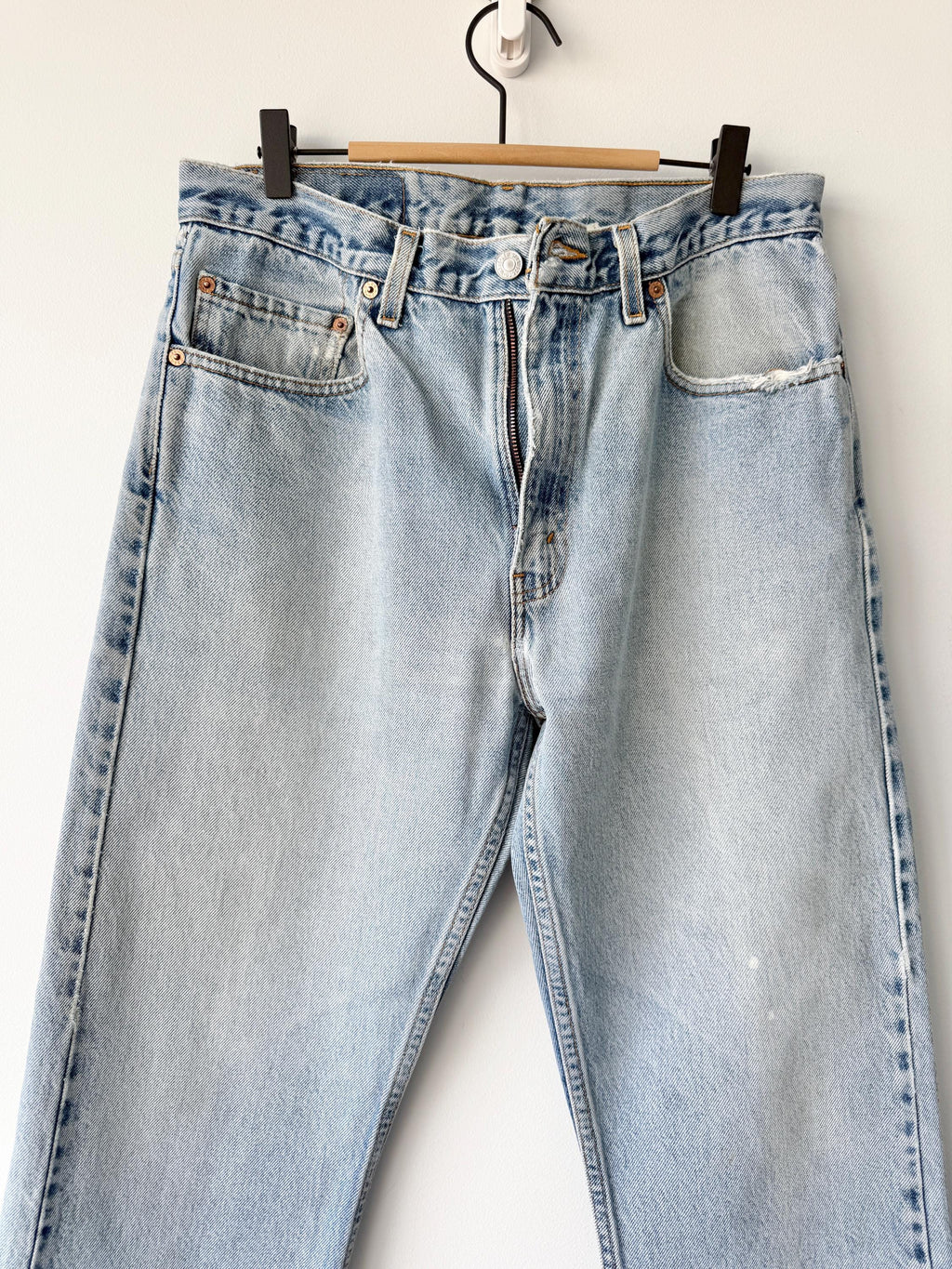 W31 L28 vintage Levis 505 31” measured waist faded light blue made