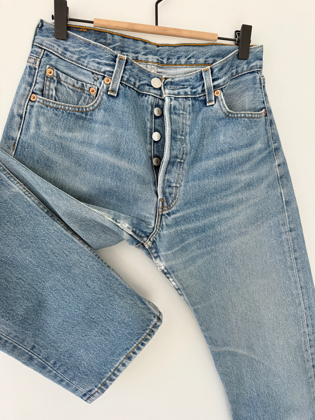 W28 L29 vintage Levis 501 27/28” measured whiskers medium blue Y2K 501s