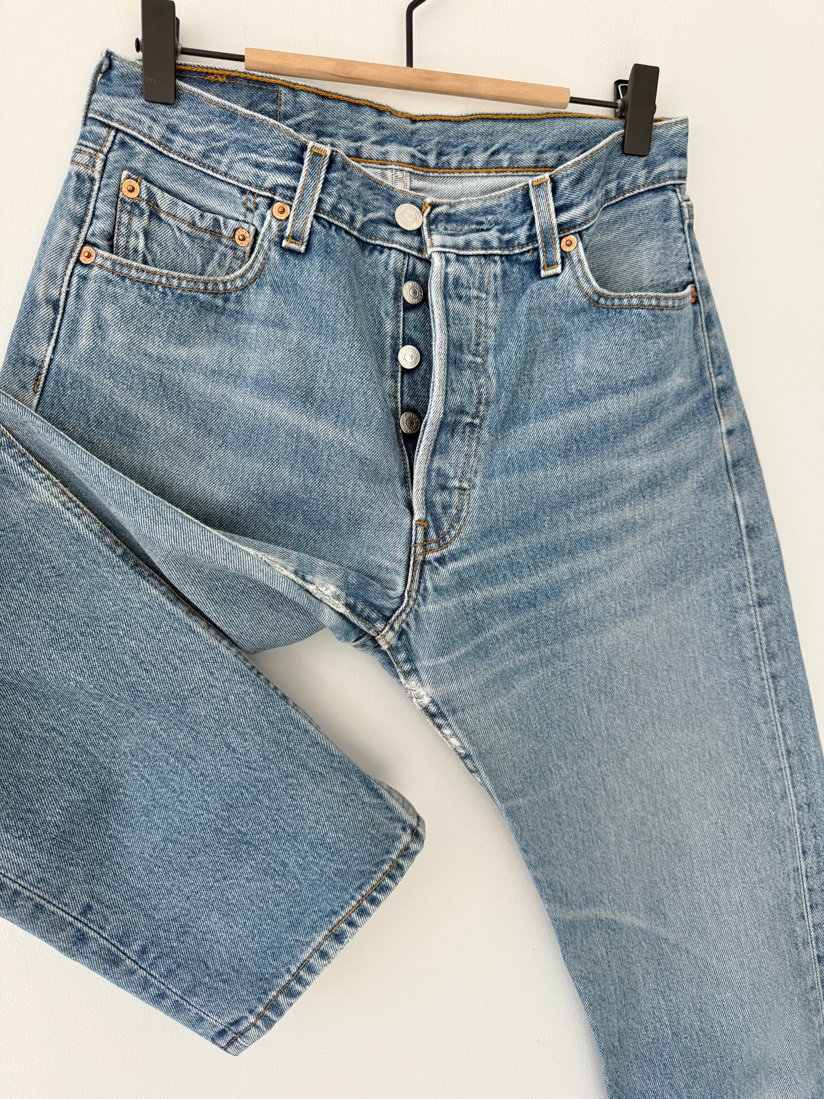 W28 L29 vintage Levis 501 27/28” measured whiskers medium blue Y2K 501s
