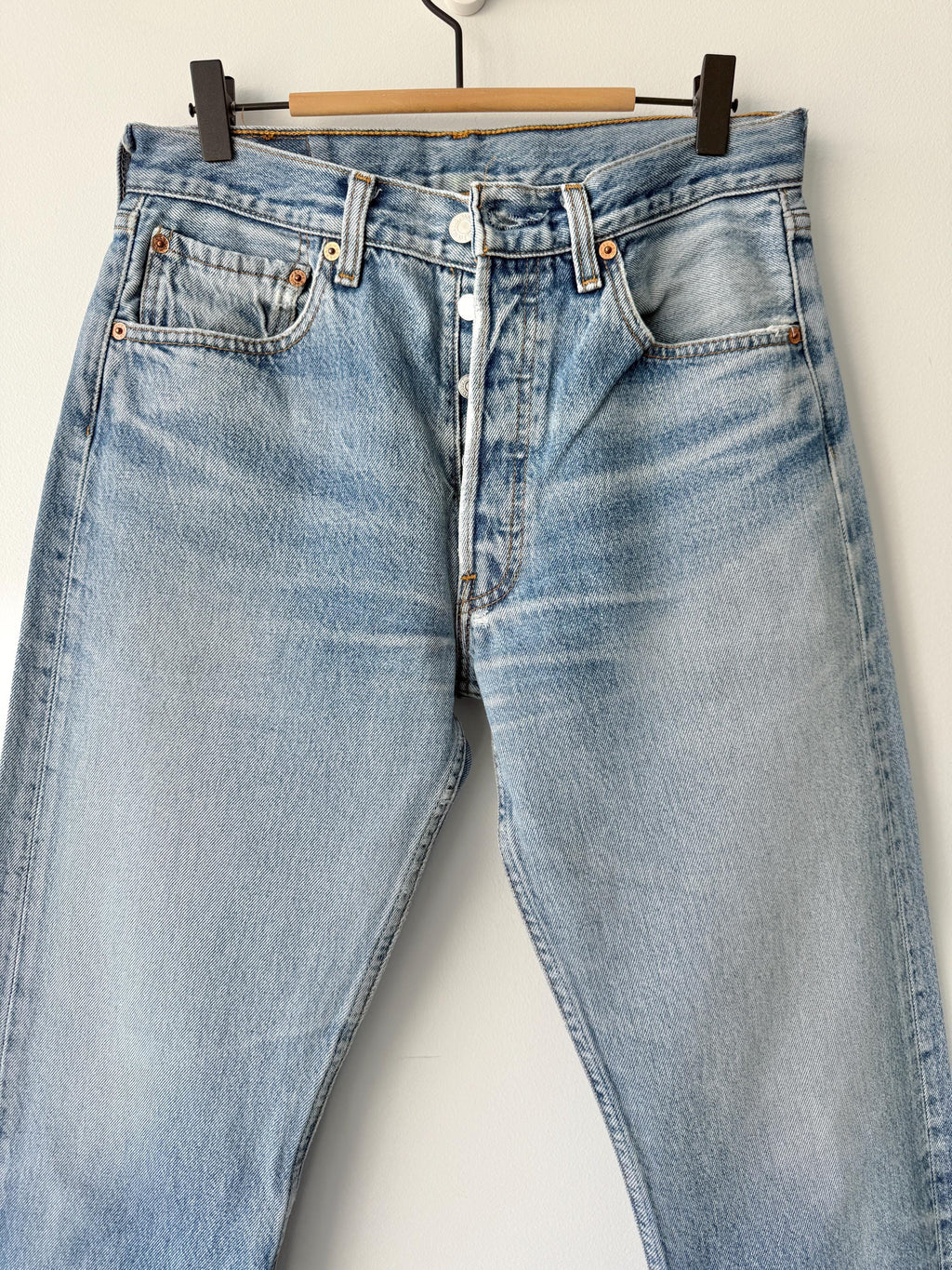 W29 L30 vintage Levis 501 28-29” measured waist faded medium blue made in y2k