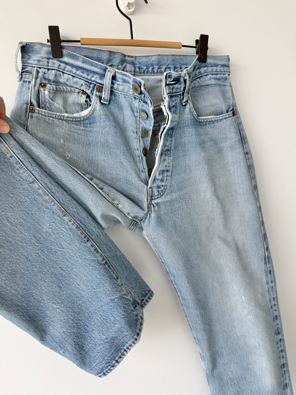 W31 L32 vintage Levis 501 30/31” measured light faded blue denim 70’s 501s USA button 6