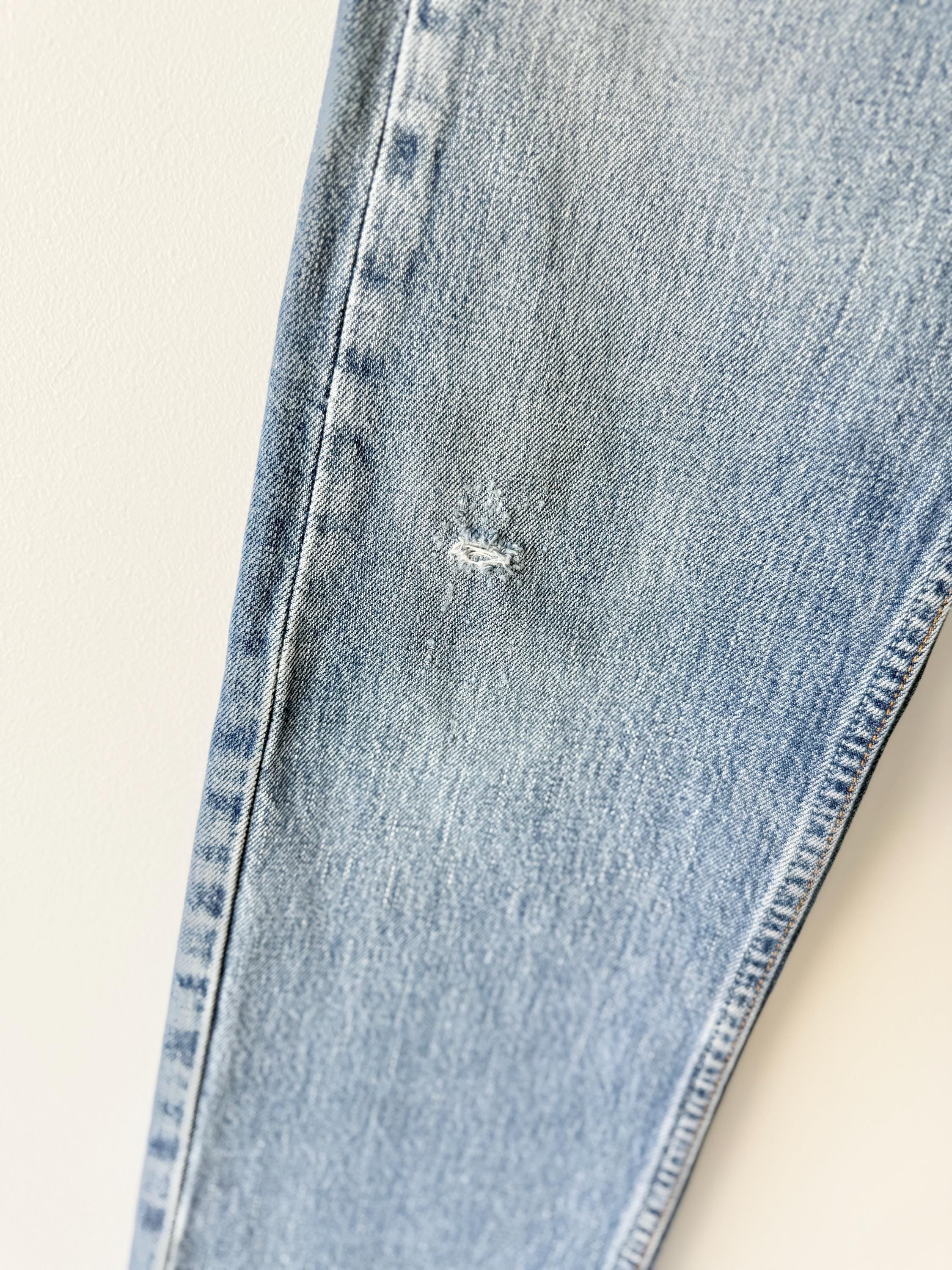 W30 L31 vintage Levis 505 29-30” measured waist medium blue denim made in 90s