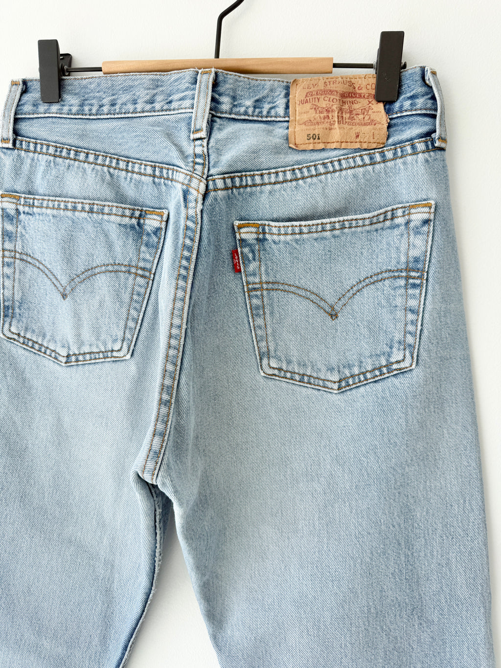 W29 L32 vintage Levis 501 28/29” light blue Levi’s 501s 90s