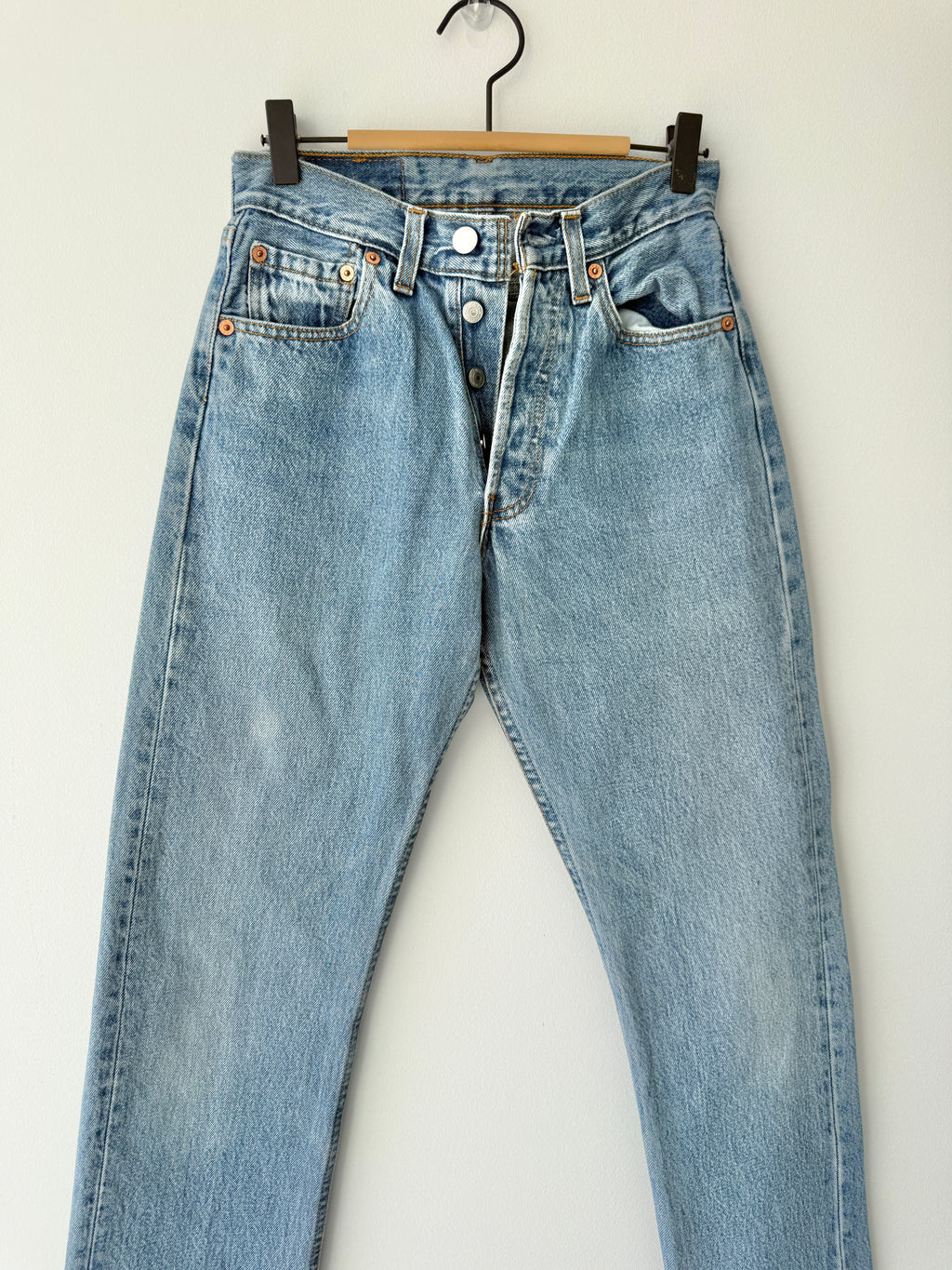 W24 L30 vintage Levis 501 23/24” medium blue Levi’s 501s