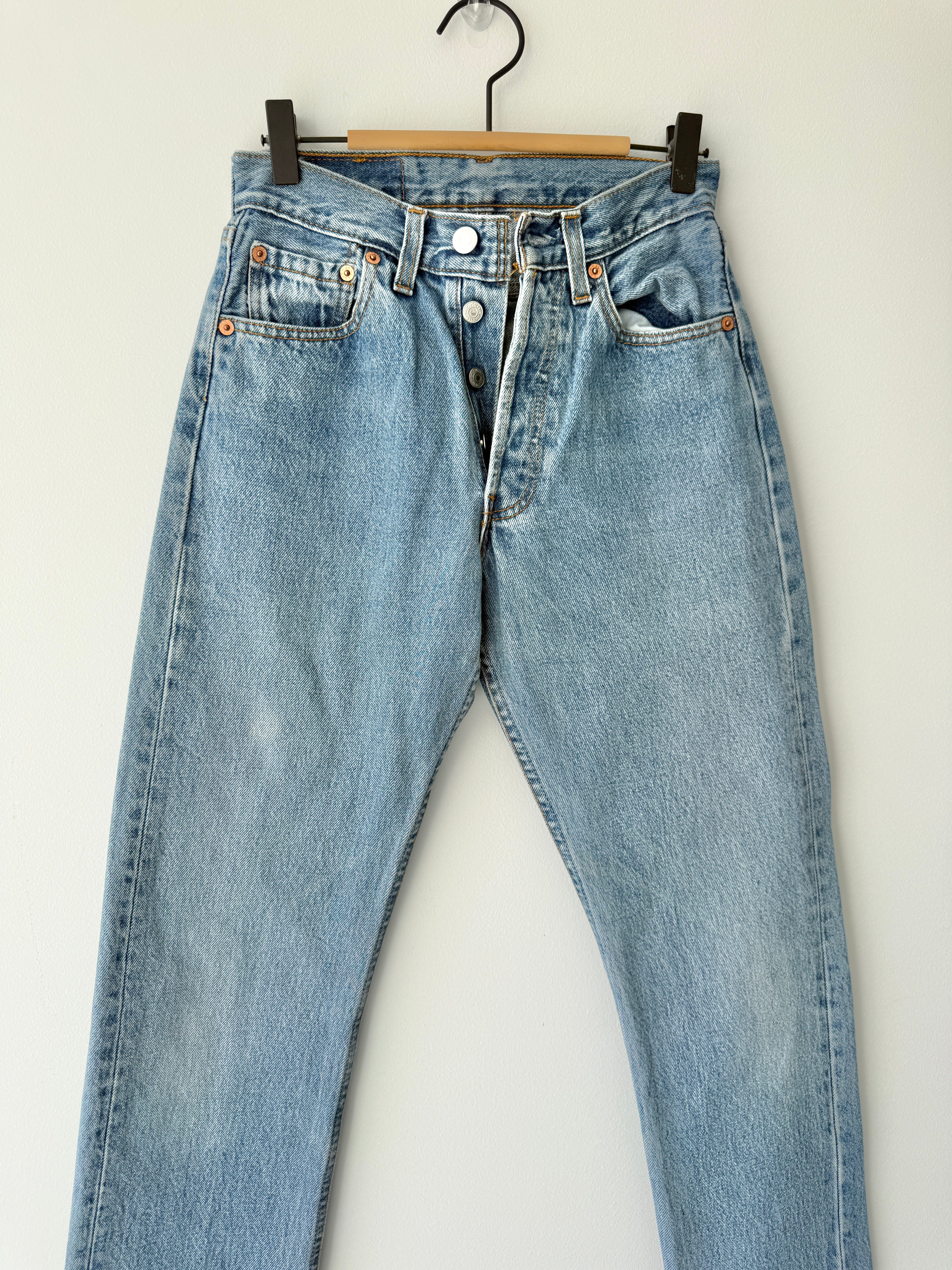 W24 L30 vintage Levis 501 23/24” medium blue Levi’s 501s