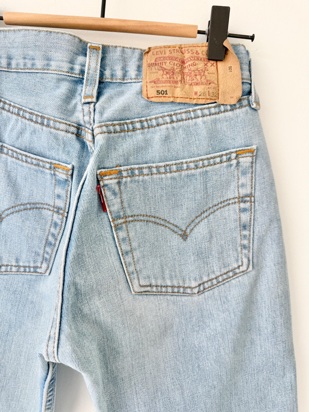 W24 L30 Levis 501 vintage 23-24” measured waist light blue made in y2k