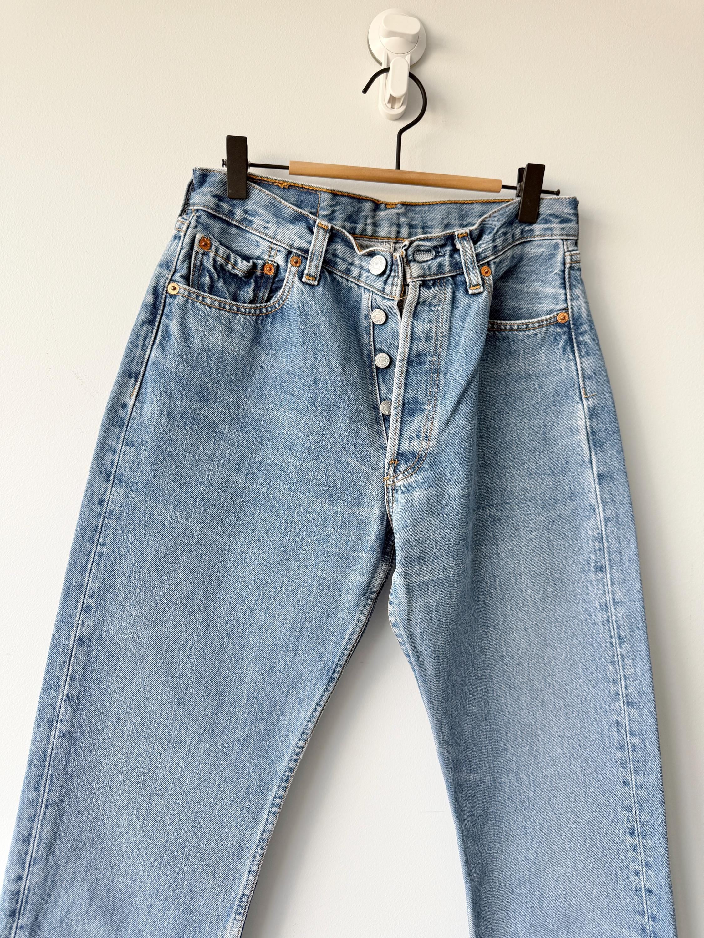 W27 L30 vintage Levis 501 26-27” measured waist medium blue made in 90s
