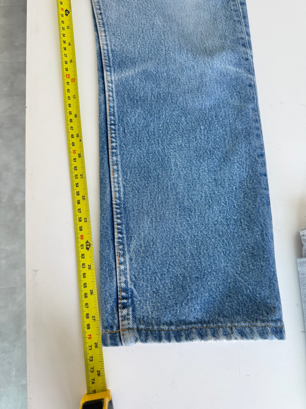 W28 L28 vintage Levis 501 medium blue 26/28” measured waist 501s Y2K