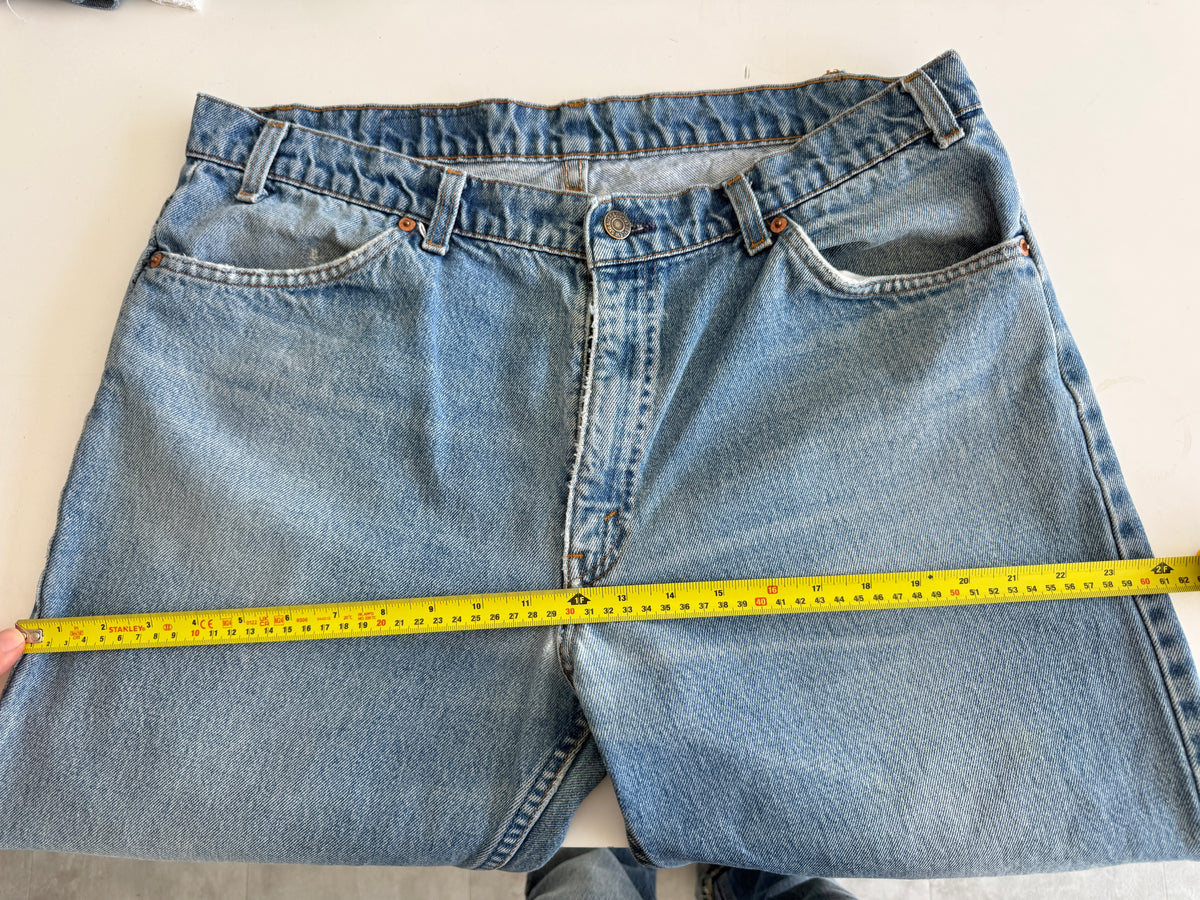 W36 L31 vintage Levis 505 medium blue 35/37” measured waist 501s 90s USA