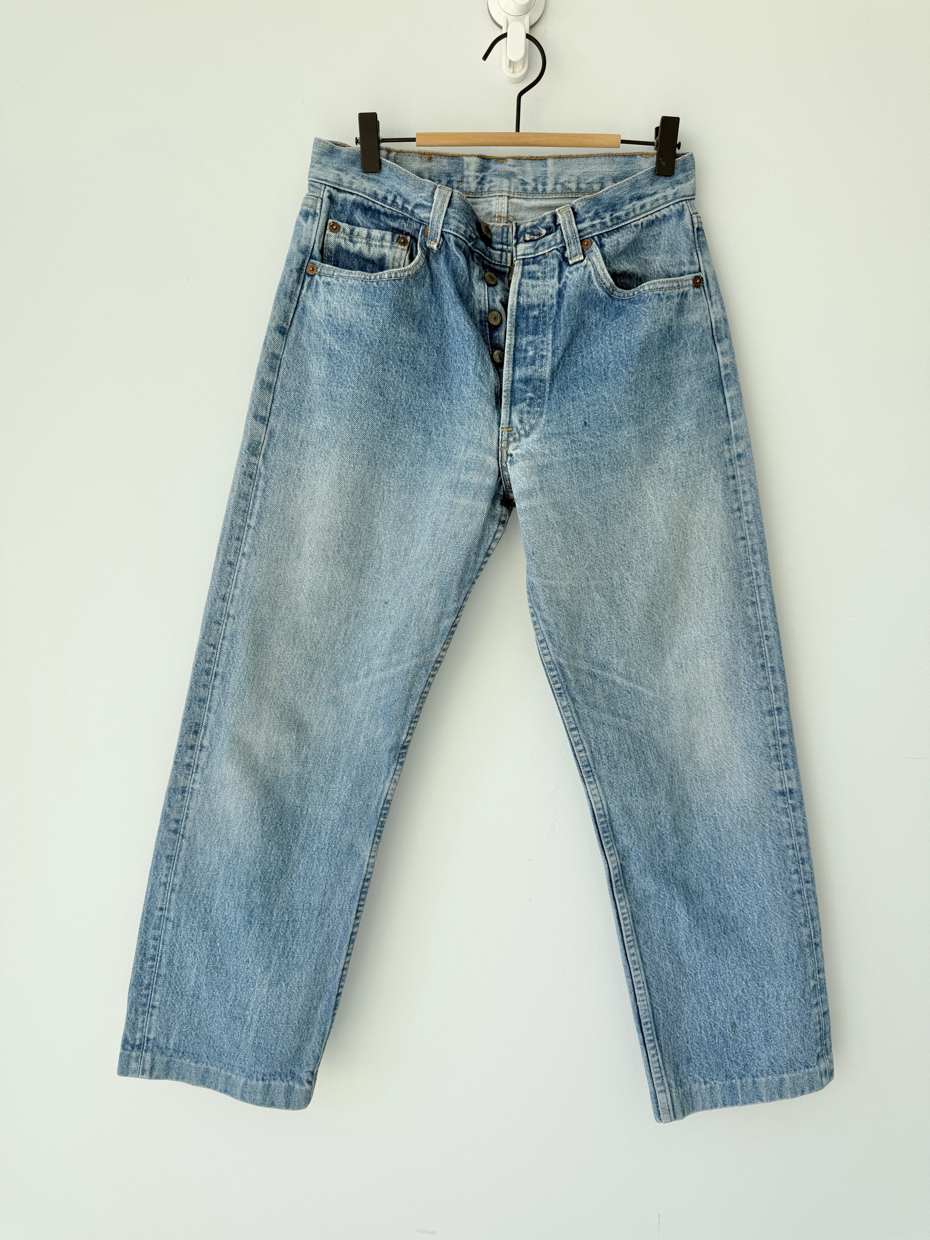 W28 L26 vintage Levis 501 26/28” measured medium faded blue denim 80s Levi’s USA 501s