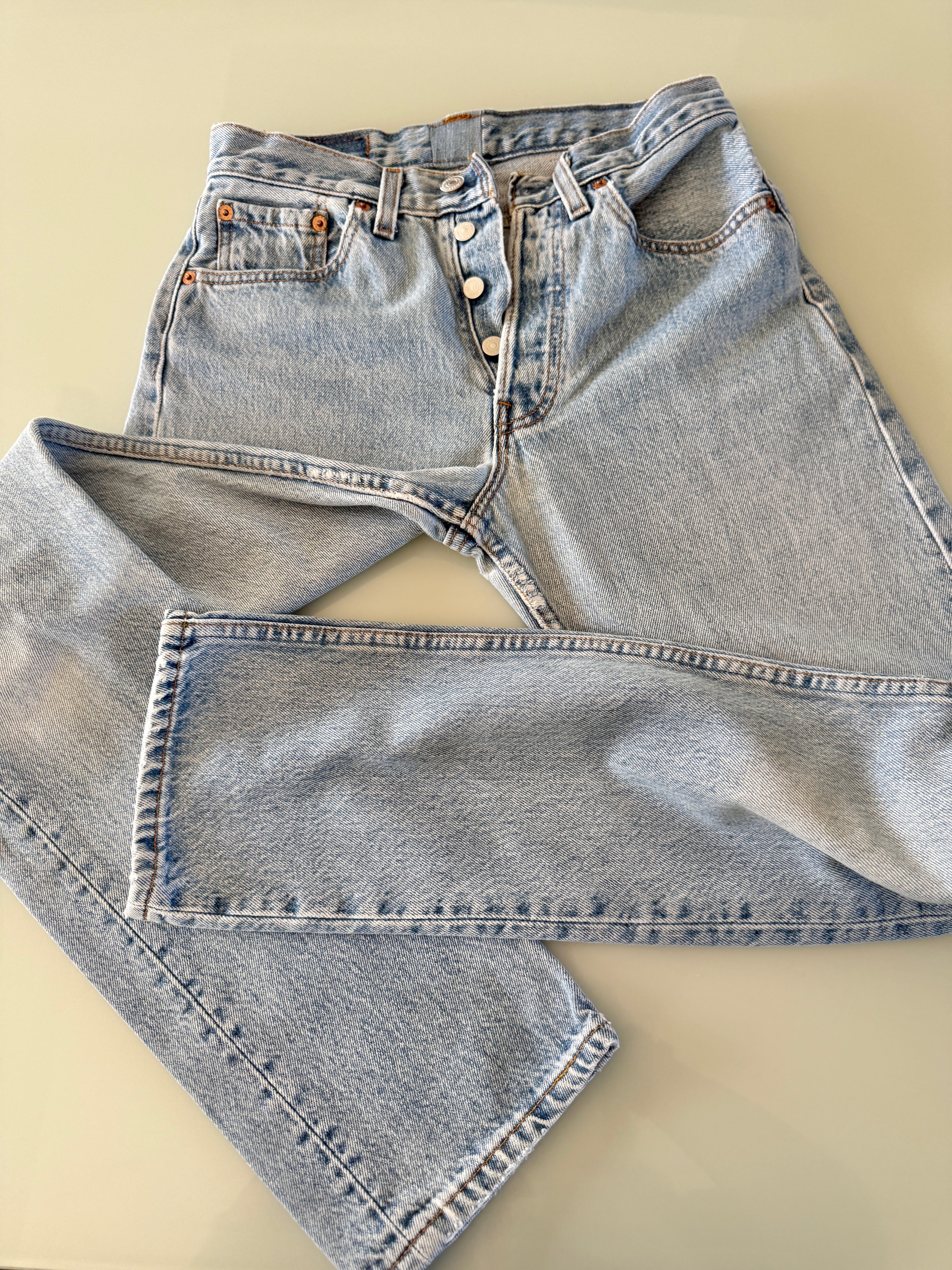 W25 L31 vintage Levis 501 25” measured light medium blue 90s Levi’s 501s USA re done