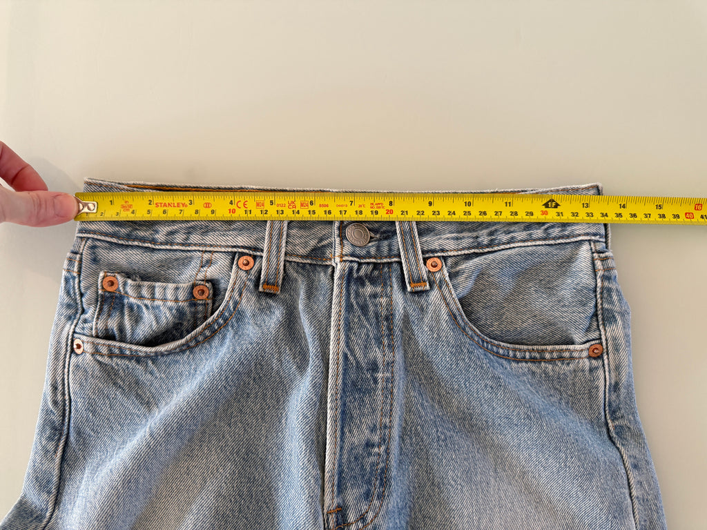 W26 L31 vintage Levis 501 24-26” measured medium blue 90s Levi’s 501s USA