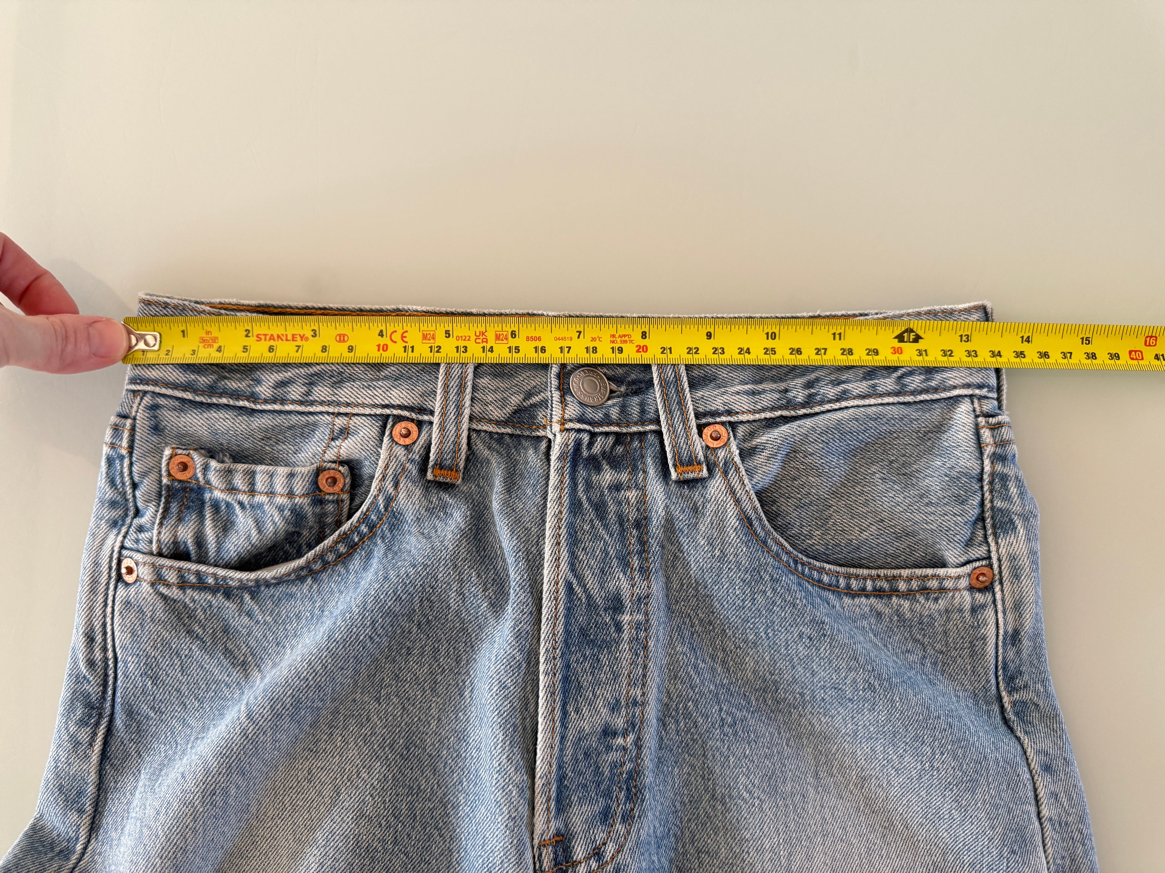 W26 L31 vintage Levis 501 24-26” measured medium blue 90s Levi’s 501s USA