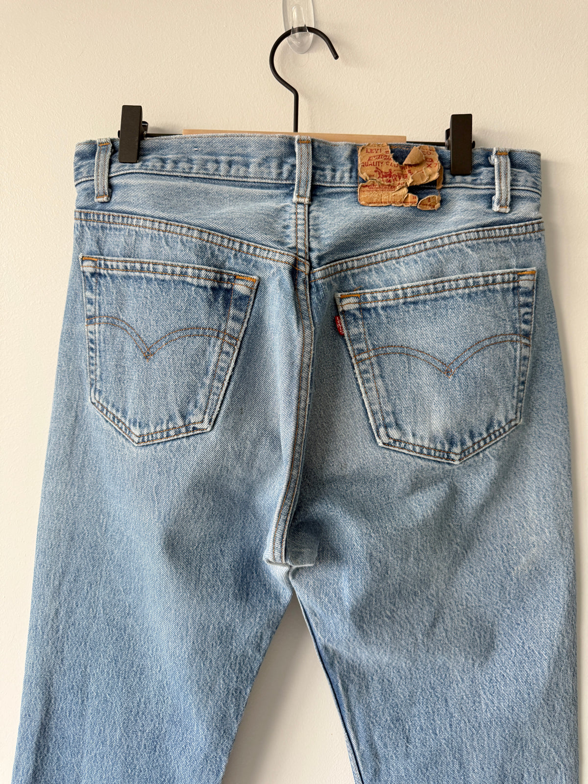 W31 L27 vintage Levis 501s 30/31” measured medium faded blue faded  80s 501s USA