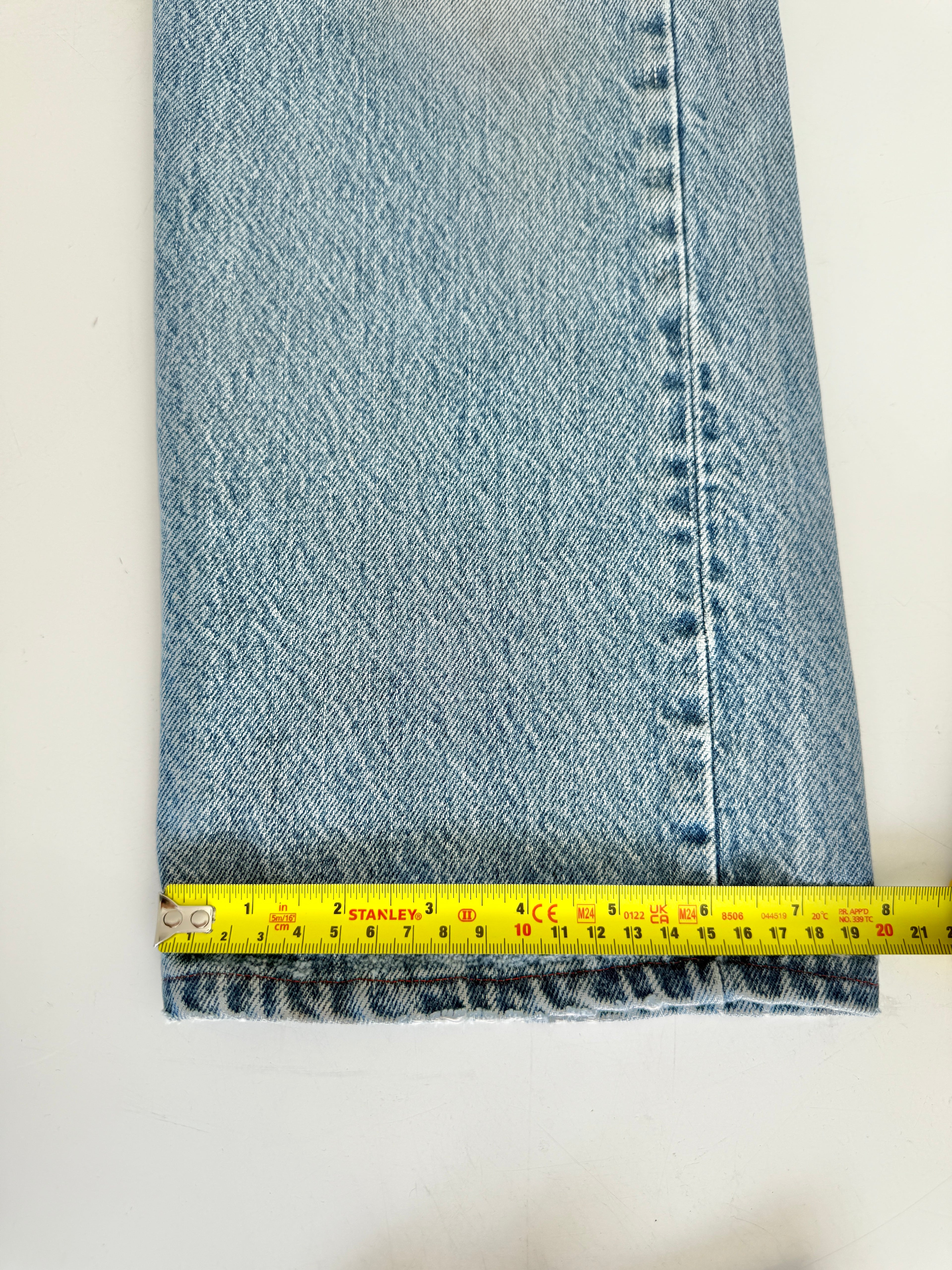 W31 L29 vintage Levis 501s 30/31” medium light blue denim Levi’s 501s 80s USA