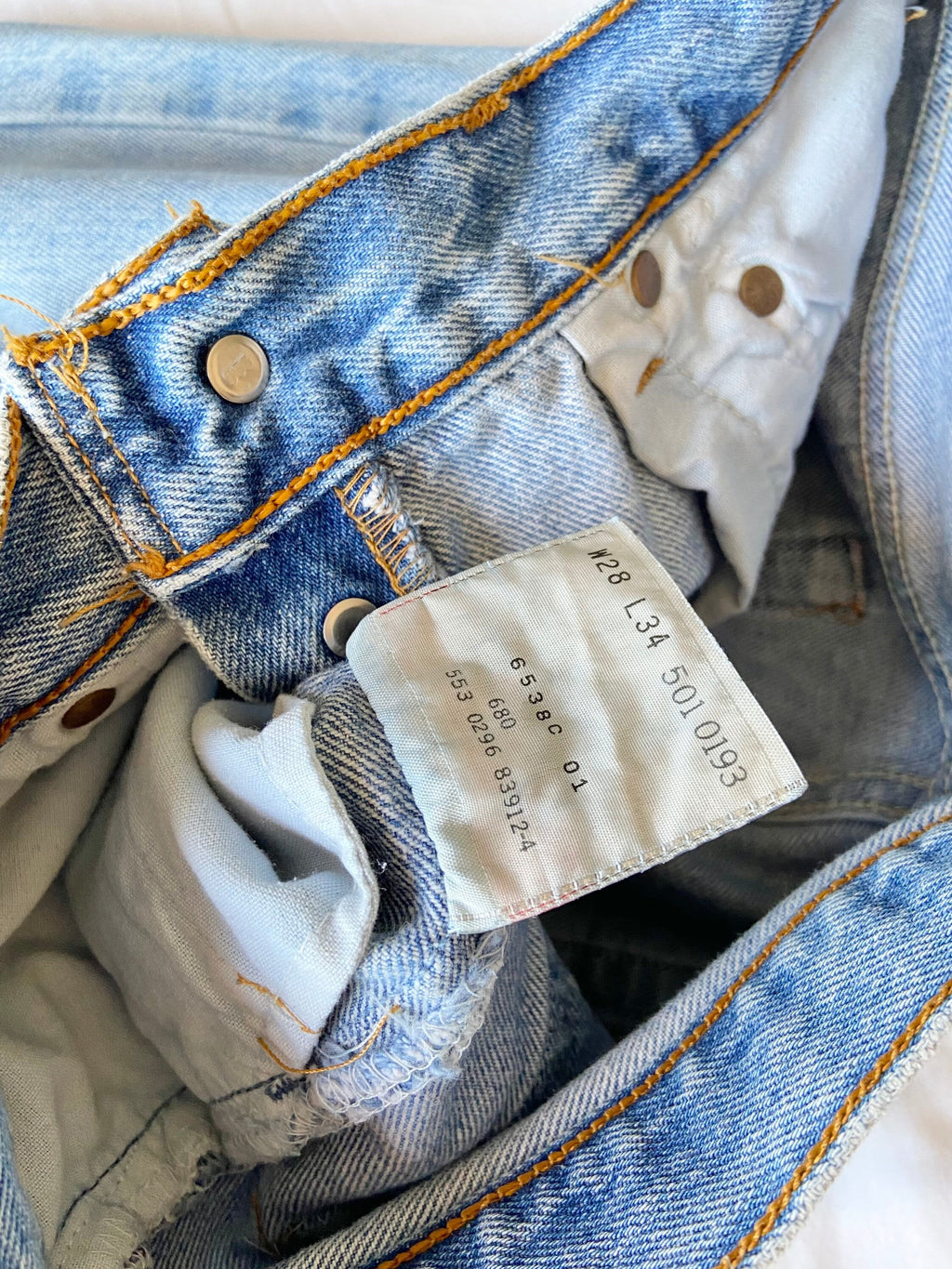 Vintage levis 501 jeans w26” made in USA