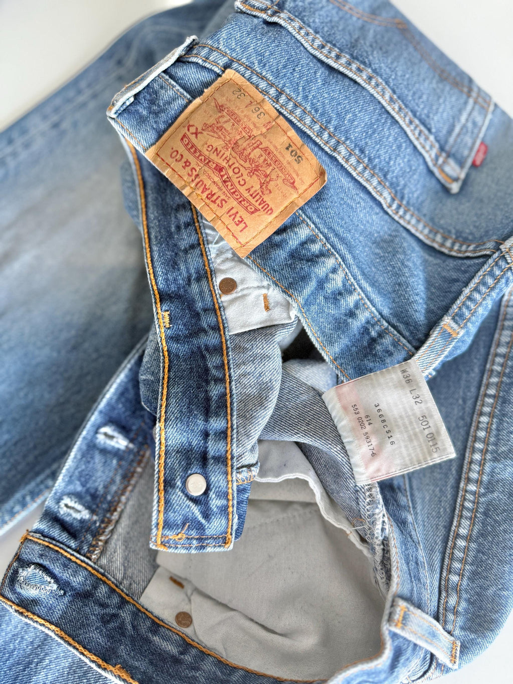 W34 L31 vintage Levis 501 33-34” measured whiskers faded dark blue made in USA 90s