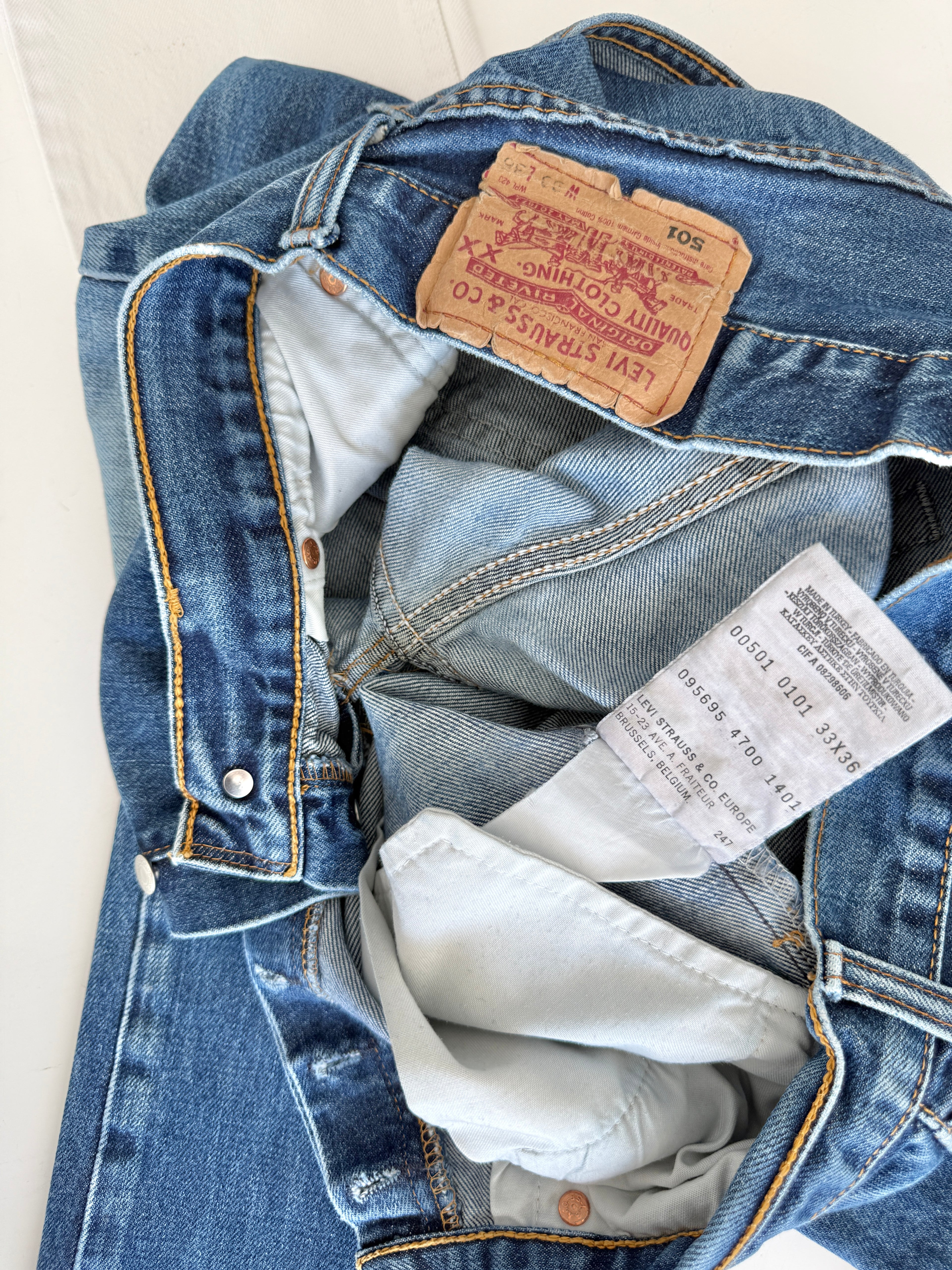 W30 L29 vintage Levis 501 29/30” measured waist faded dark blue 501s Y2K denim