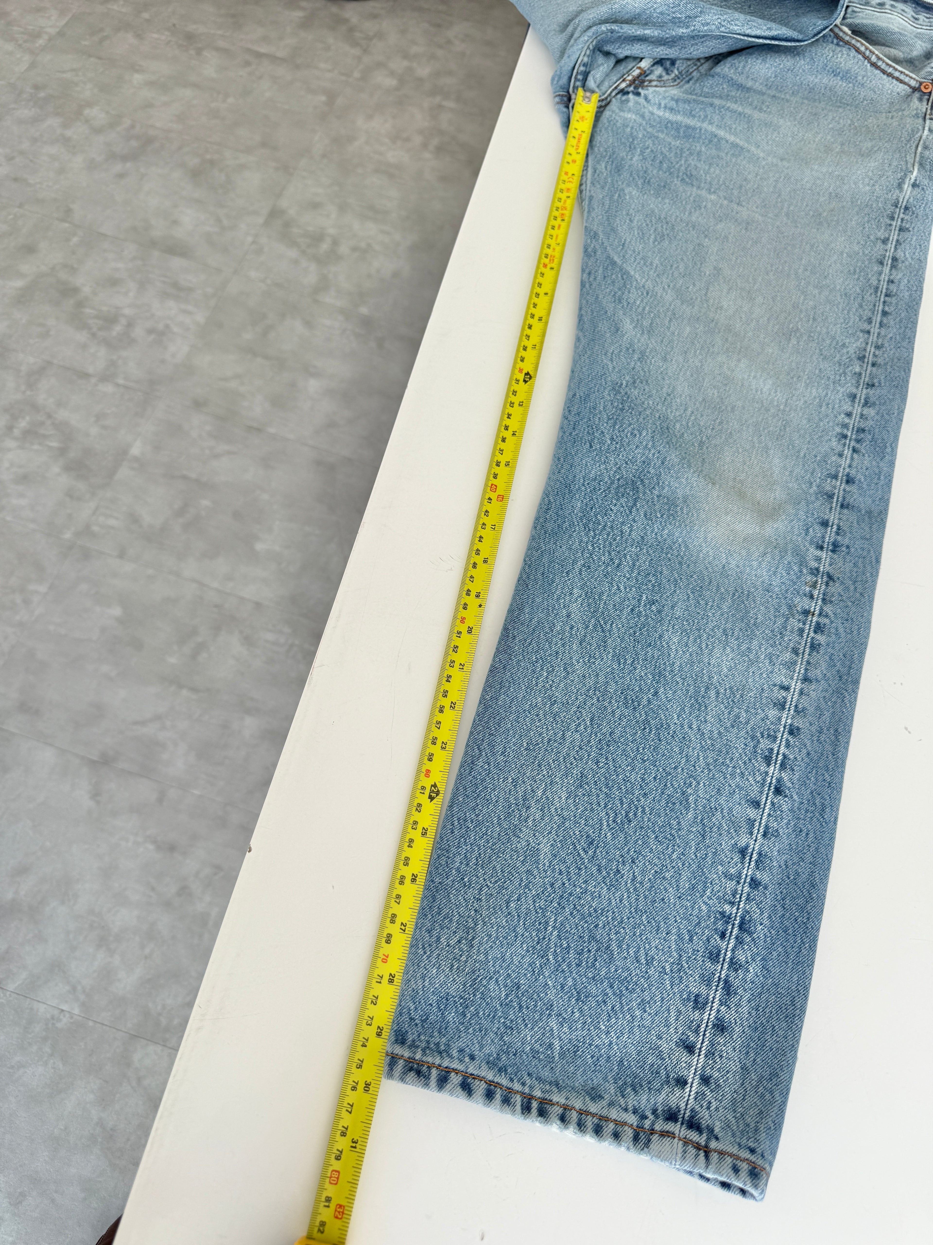 W32 L29 vintage Levis 501 31/32” measured medium blue denim Y2K Levi’s 501s wallet mark