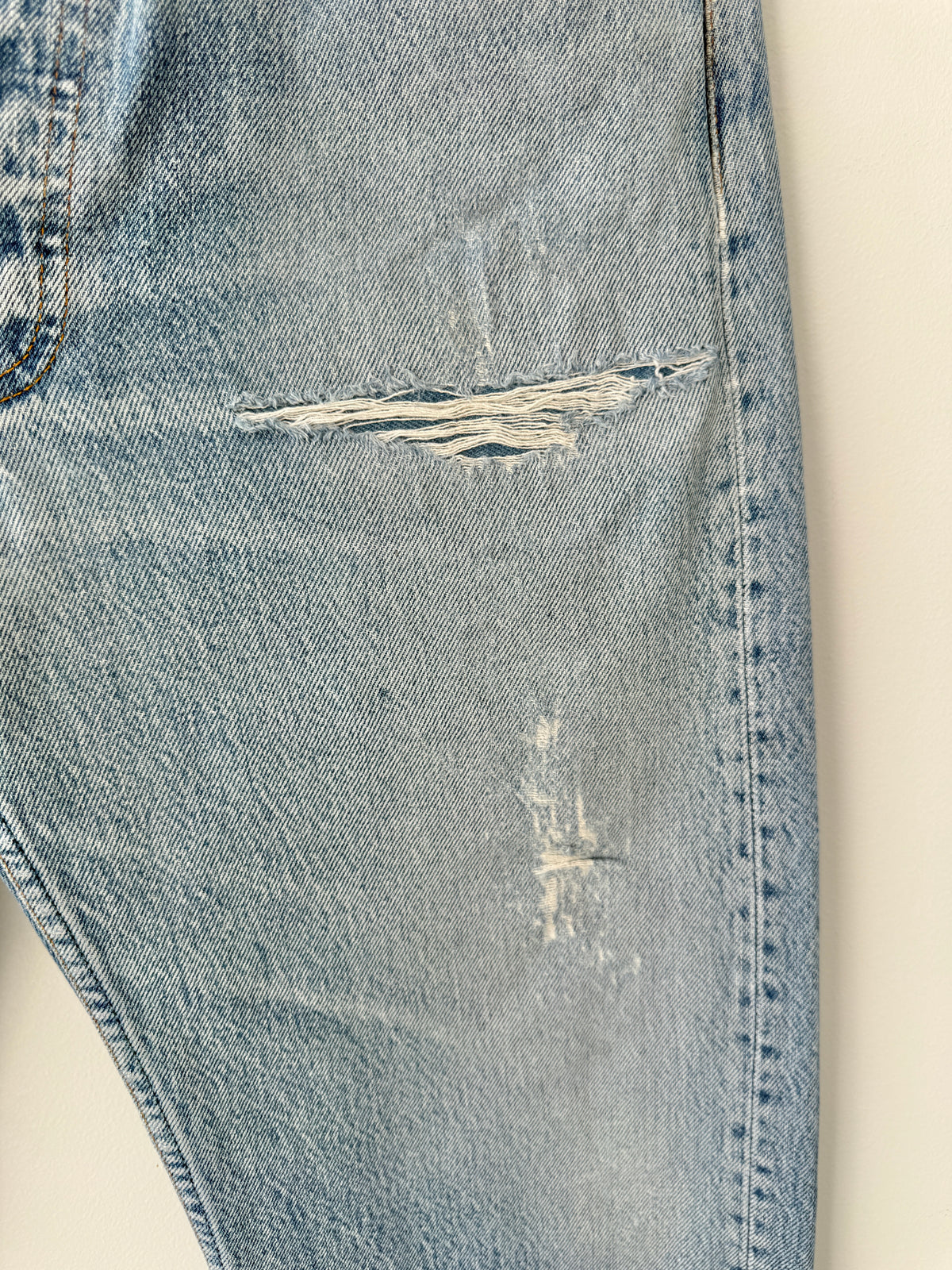 W30 L29 vintage Levis 501 29/30” measured waist faded light blue distressed early 90s USA 501s