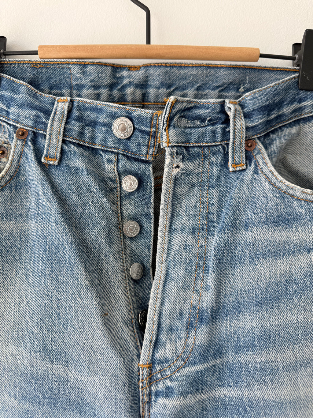 W30 L31 vintage Levis 501 29/30” measured waist medium faded blue 80s 501s