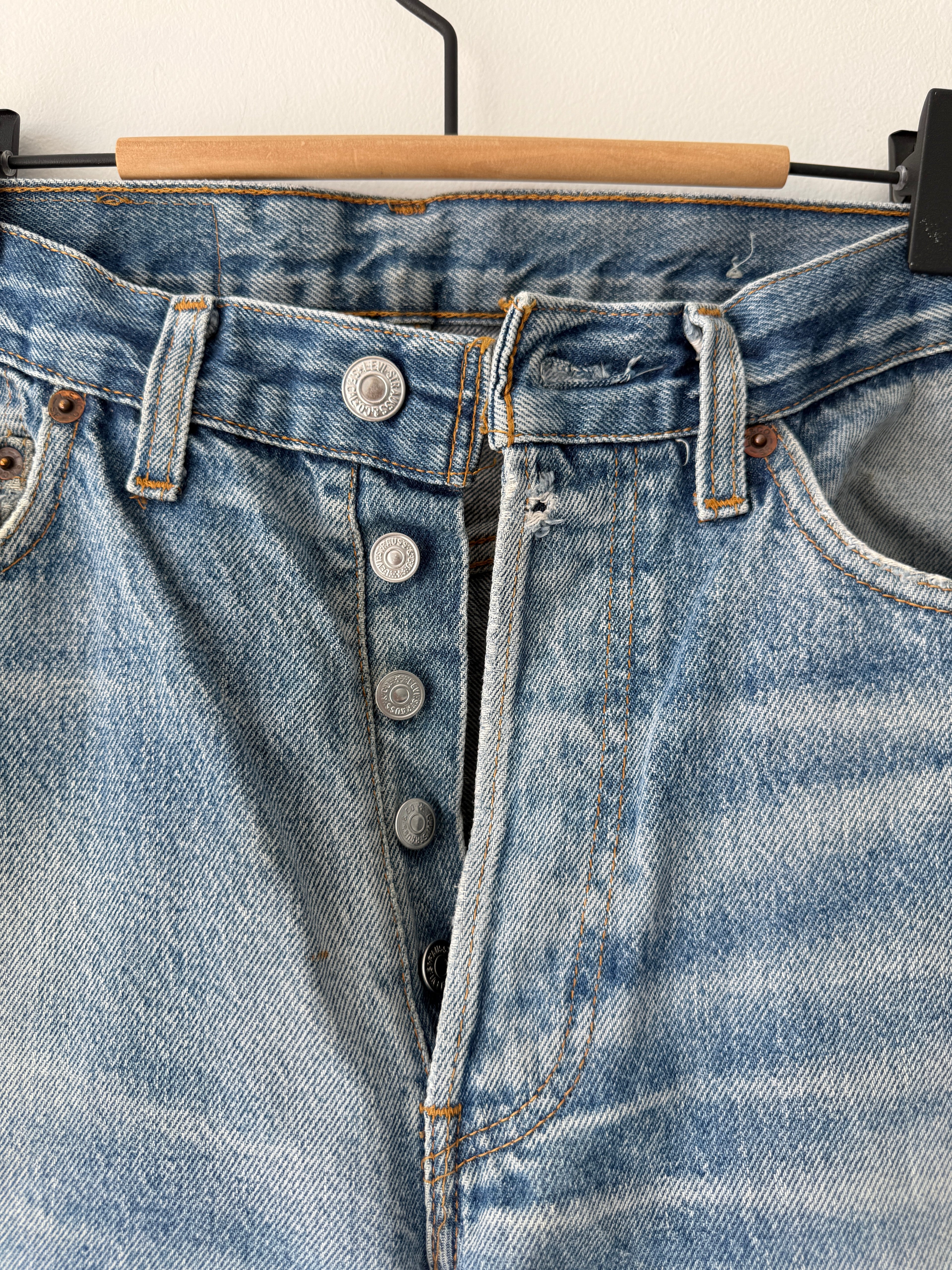 W30 L31 vintage Levis 501 29/30” measured waist medium faded blue 80s 501s