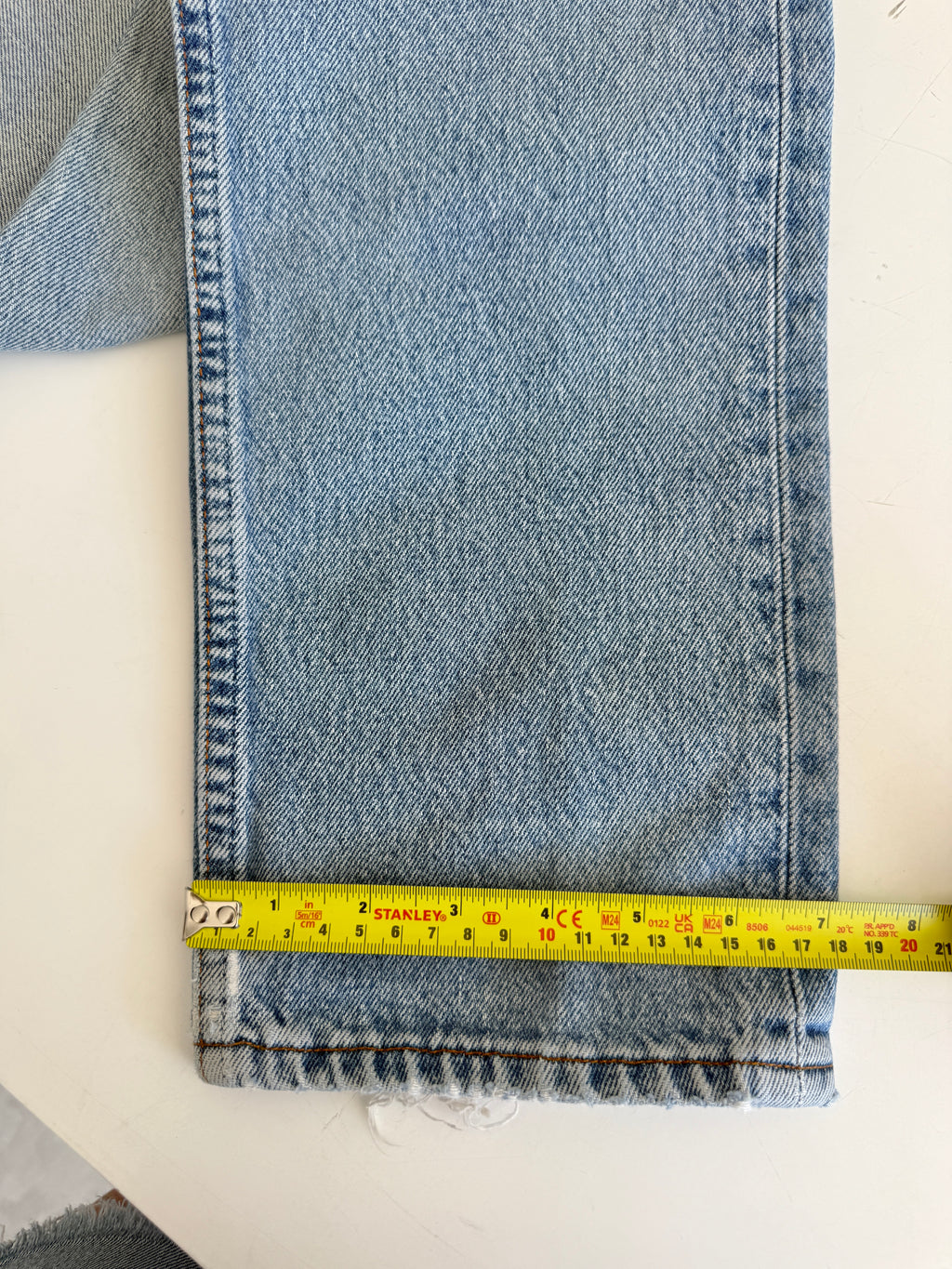 W25 L30 vintage Levis 501s 25” measured light blue faded Y2K 501s