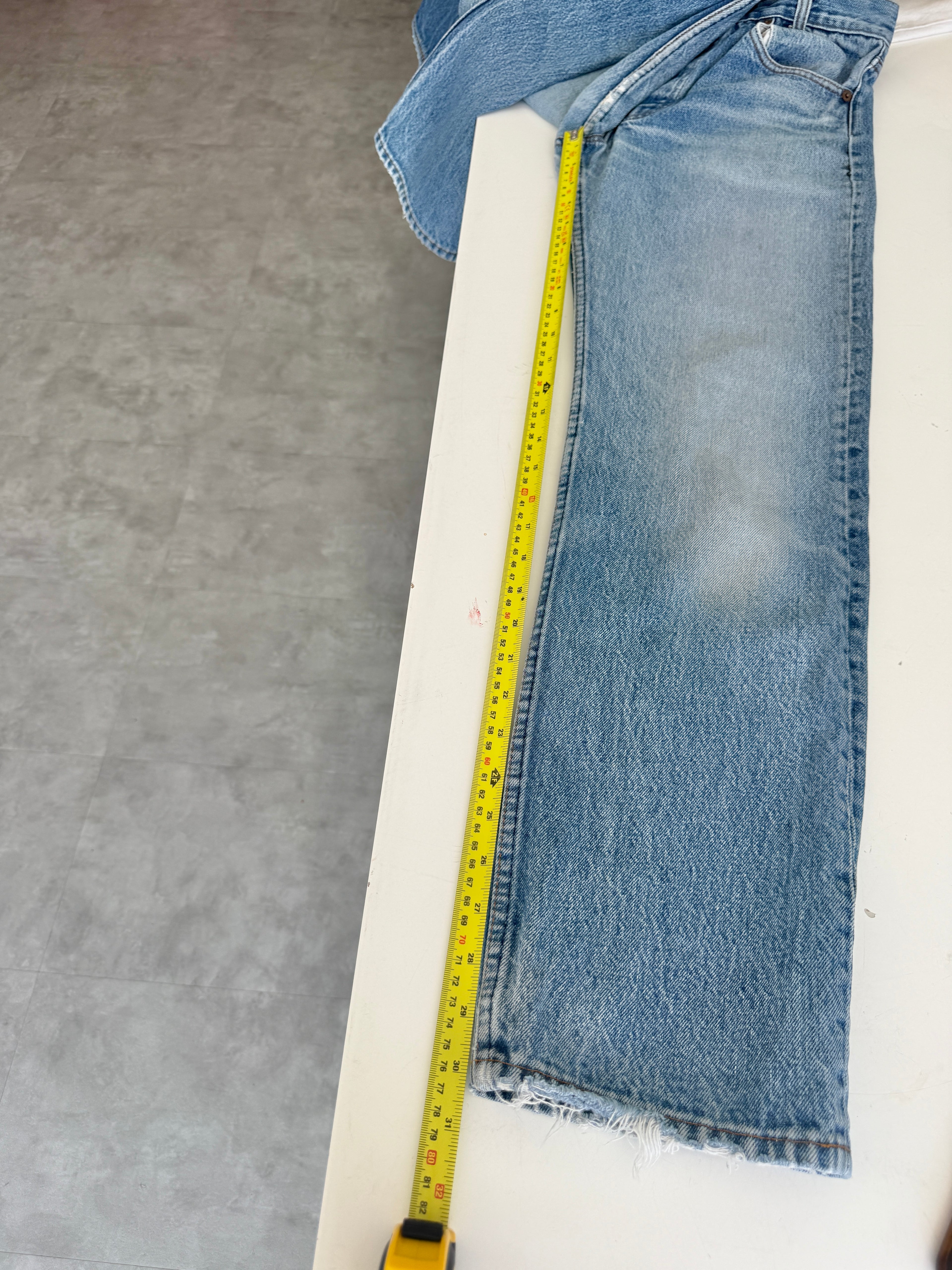 W27 L30 vintage Levis 701s 26/27” measured waist medium faded blue USA 80s 701s