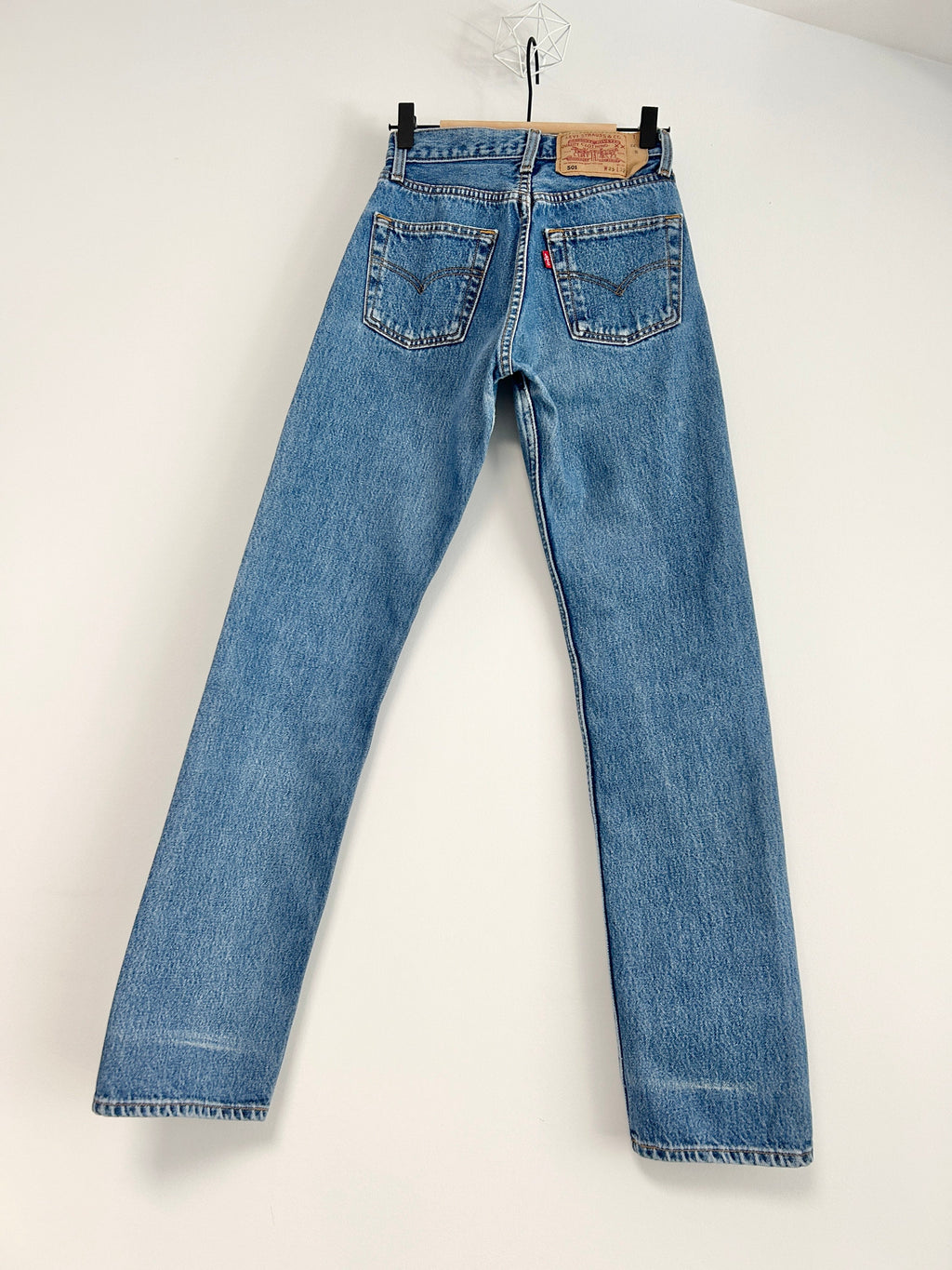 Levis 501 vintage w23 L31 Levi’s 501 faded medium blue 90s Levi’s blue faded blue straight leg blue 501 vintage blue 501 worn vintage Levi’s