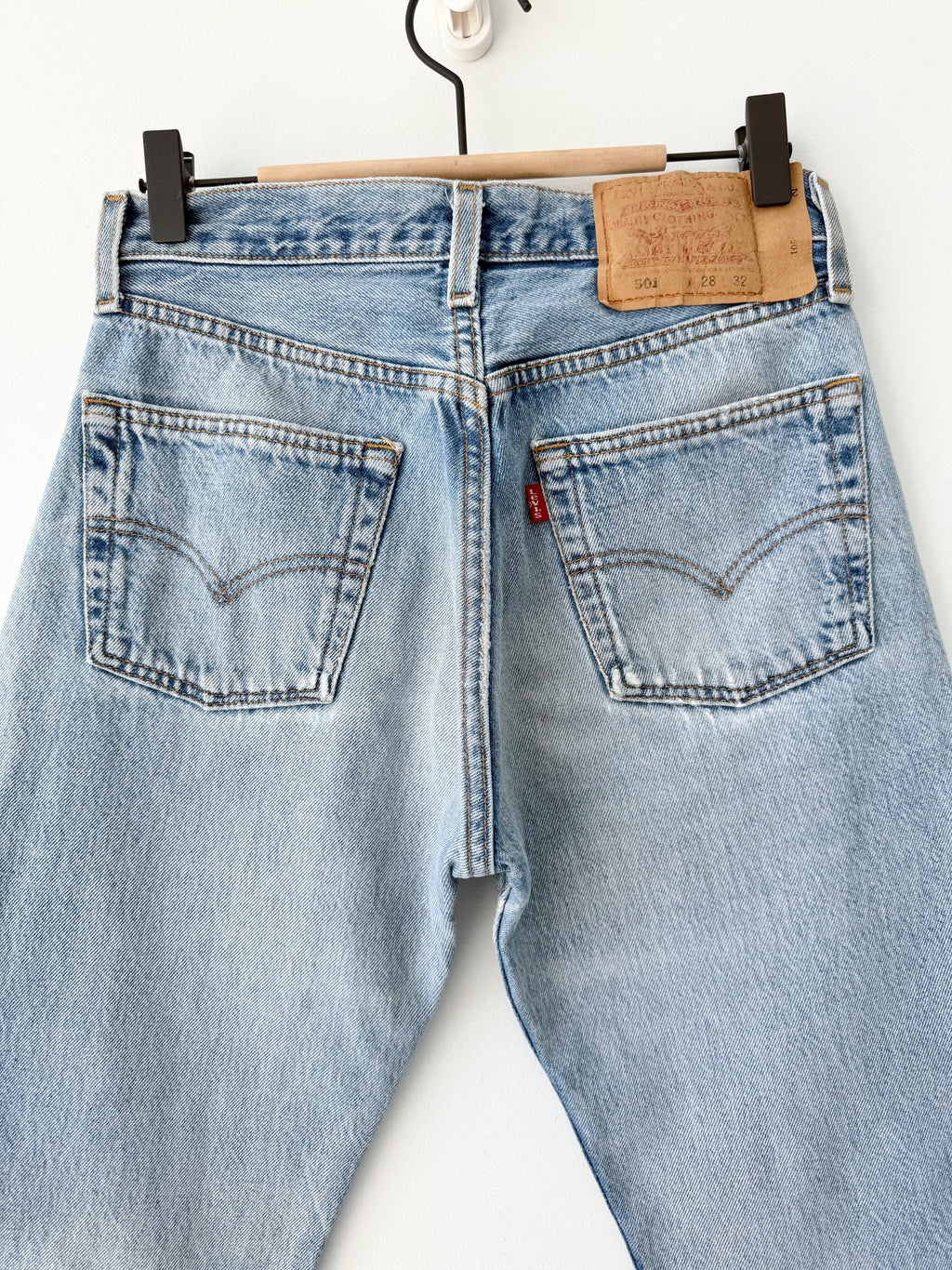 W26 L30 Levis 501 vintage 25-26” measured waist faded medium blue 90s made USA