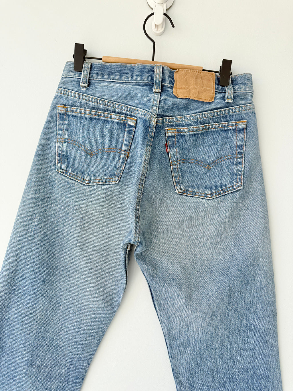 W28 L26 vintage Levis 501 26/28” measured medium faded blue denim 80s Levi’s USA 501s