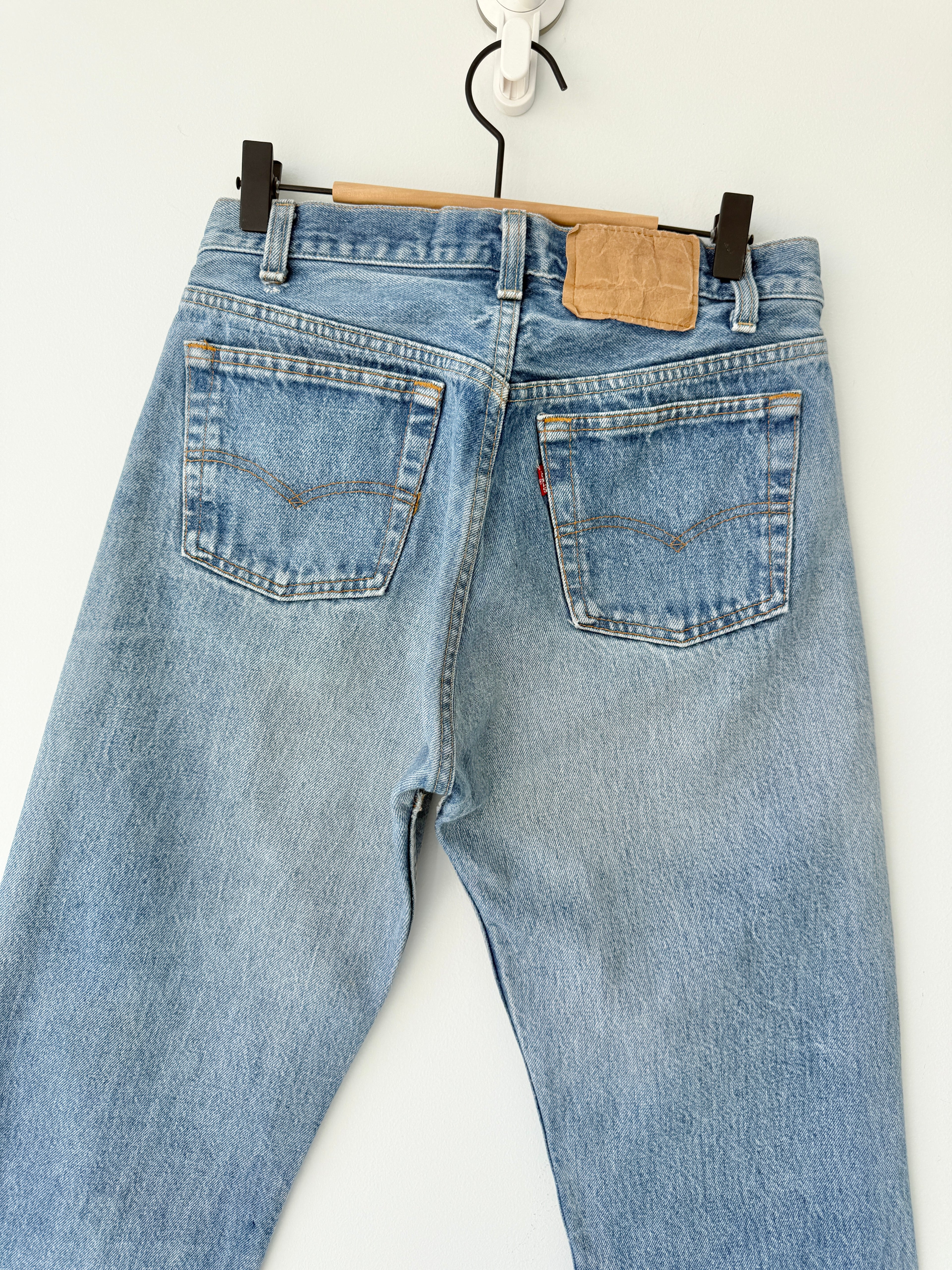W28 L26 vintage Levis 501 26/28” measured medium faded blue denim 80s Levi’s USA 501s
