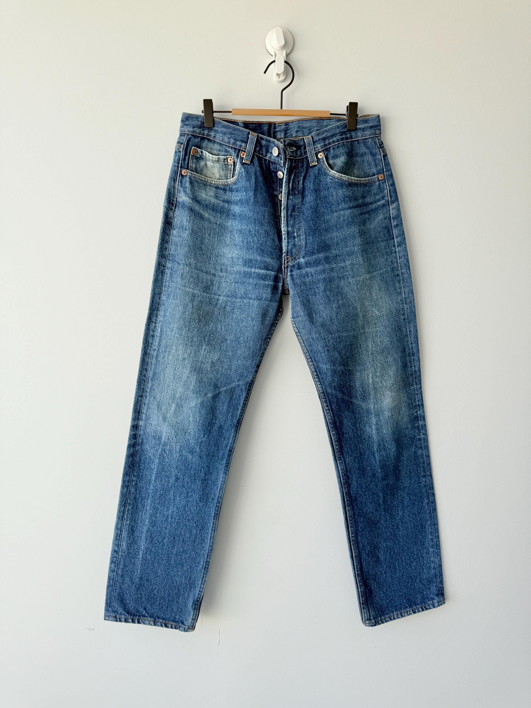 W31 L30 Levis 501 vintage 30-31” measured waist dark blue made in USA 90s