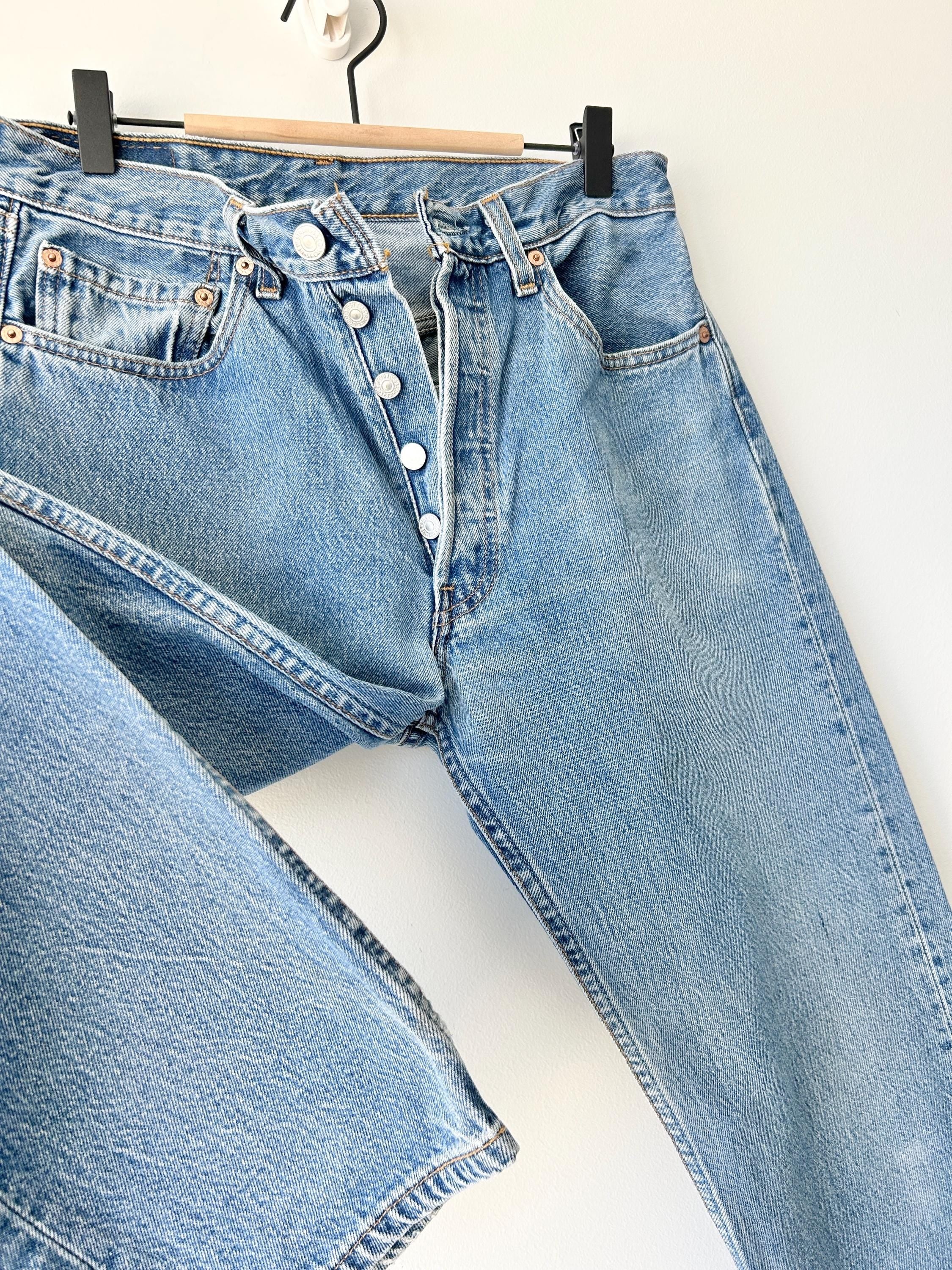 w29 L31 Levis 501 vintage Levi’s medium blue straight leg Levi’s 501 made in USA vintage Levi’s 501  (29” waist)