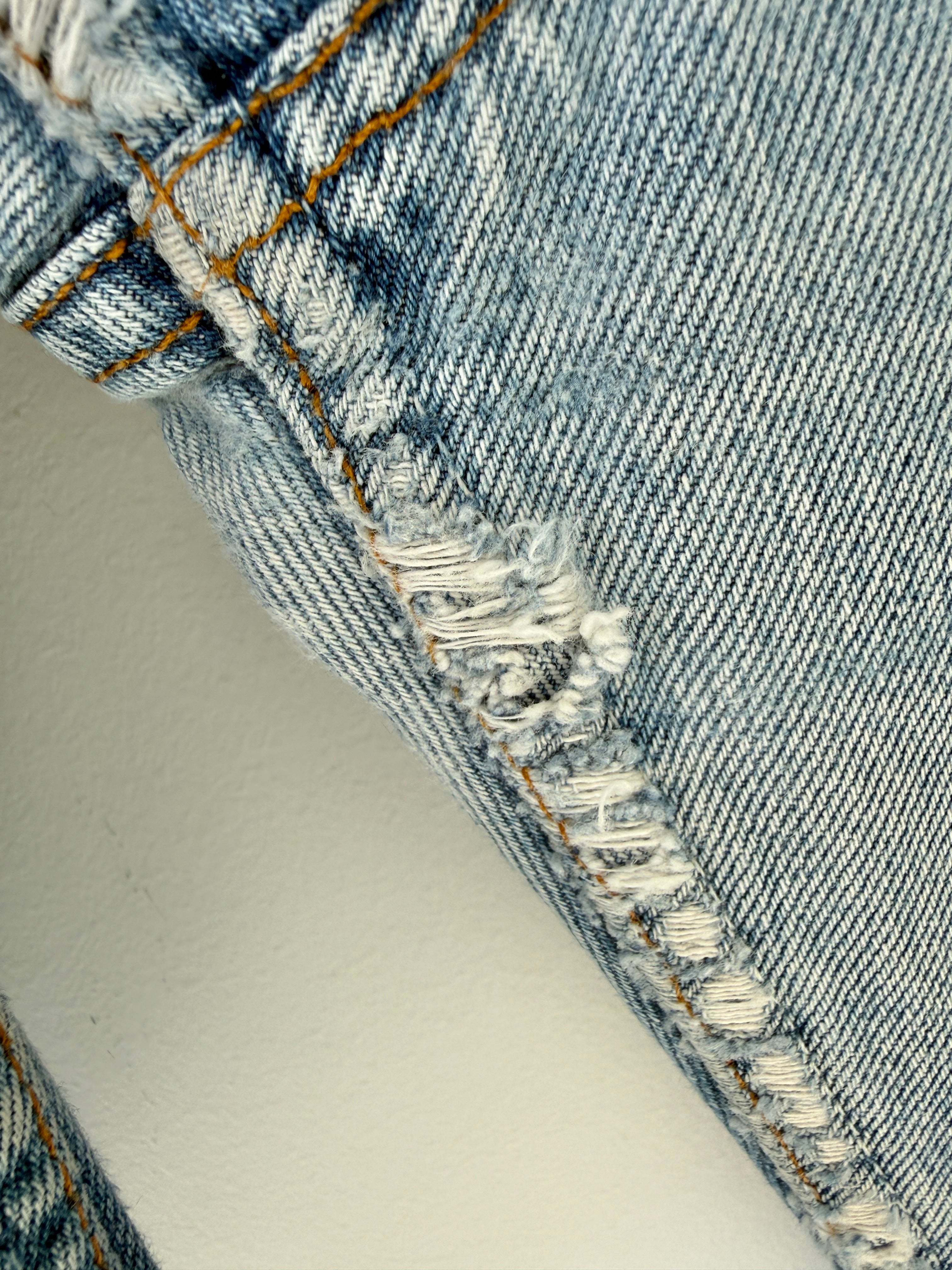 Soft W30 L29 vintage Levis 501 29/30” measured waist light blue dirty Y2K 501s