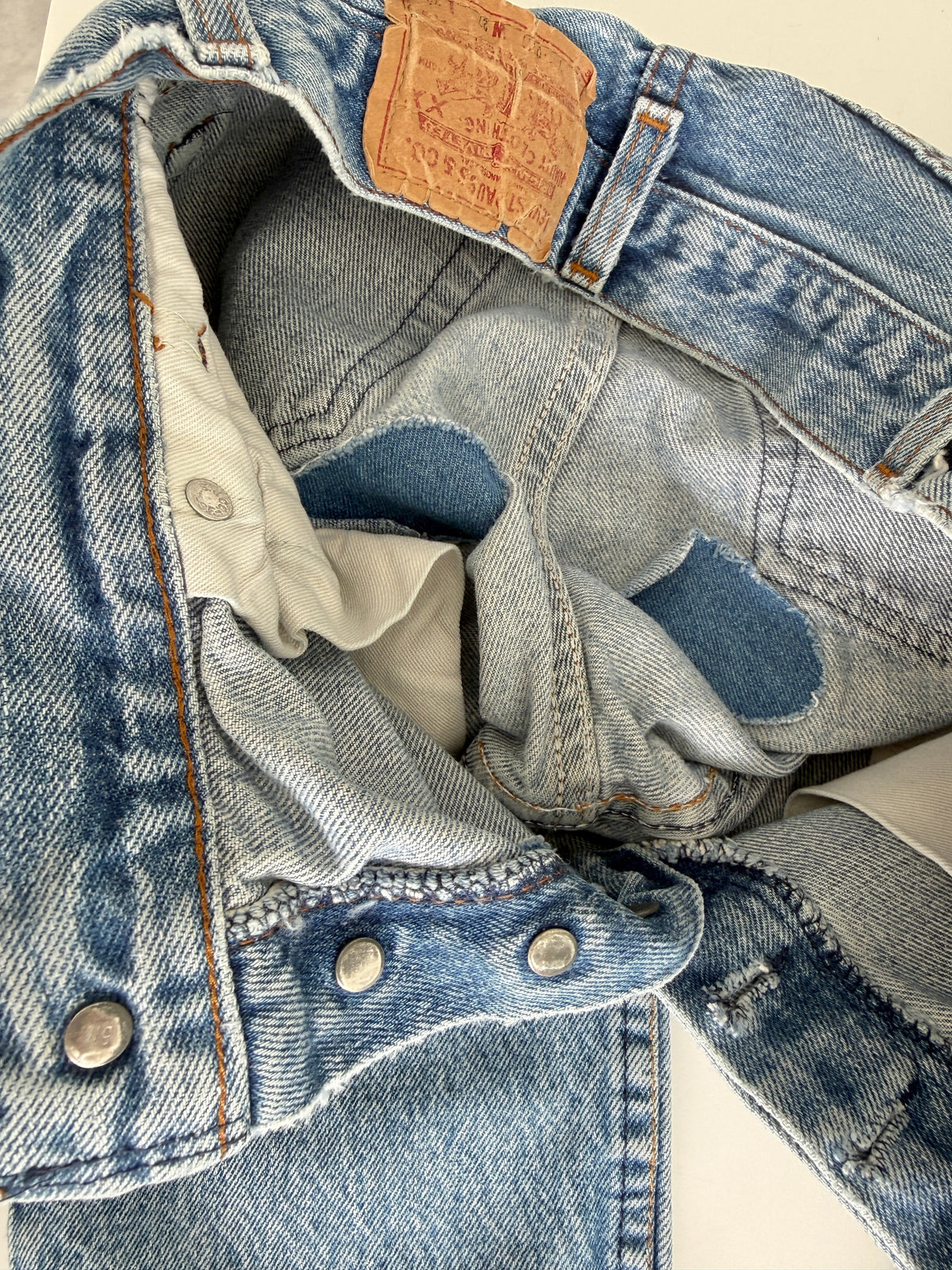 Soft W24 L28 vintage Levis 701s 23/24” measured light blue faded 80s USA 701s