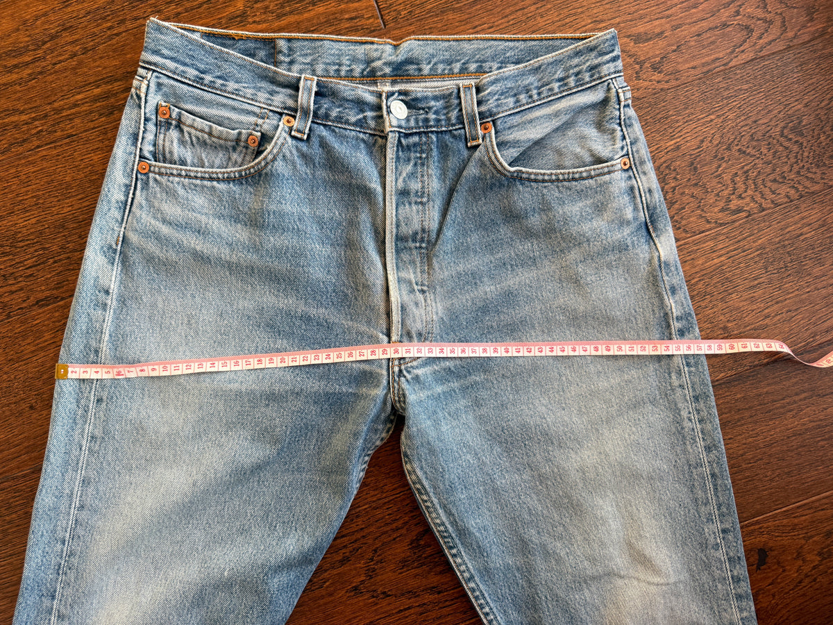 Soft W32 L31 vintage Levis 501s 31/32” measured medium blue faded Y2K 501s
