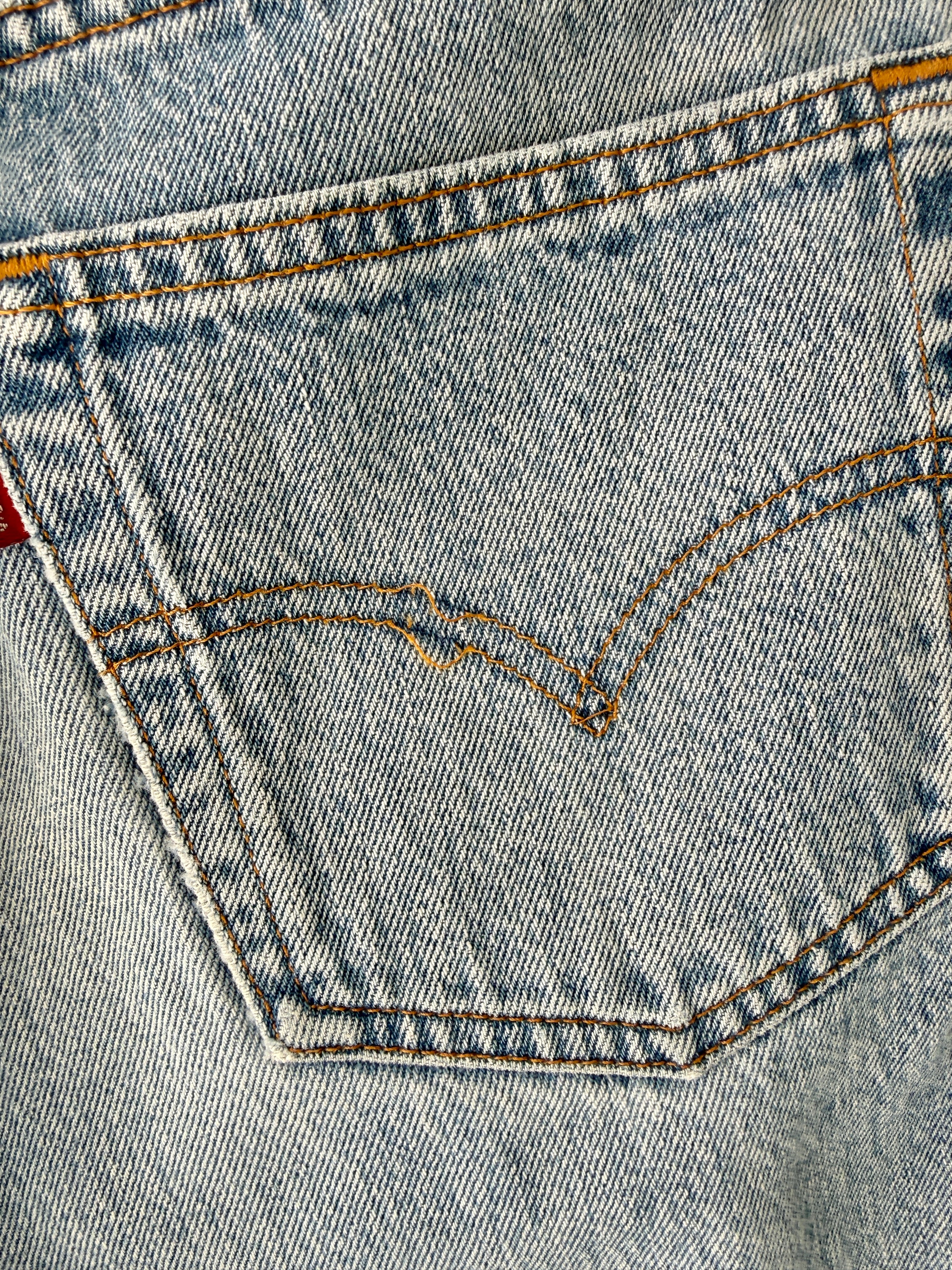 W31 L30 vintage Levis 501 30/31” measured waist medium faded blue 501s amazing fade 90s USA denim
