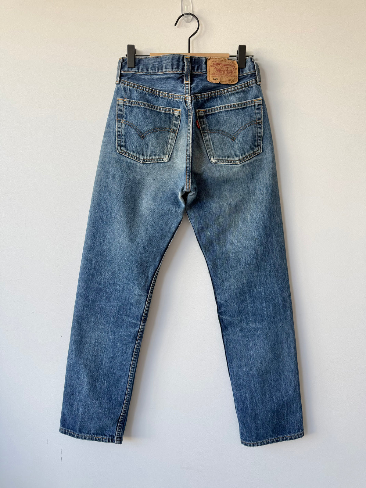 W26 L30 vintage Levis 501 dark blue 25/26” measured waist Y2K levis 501s