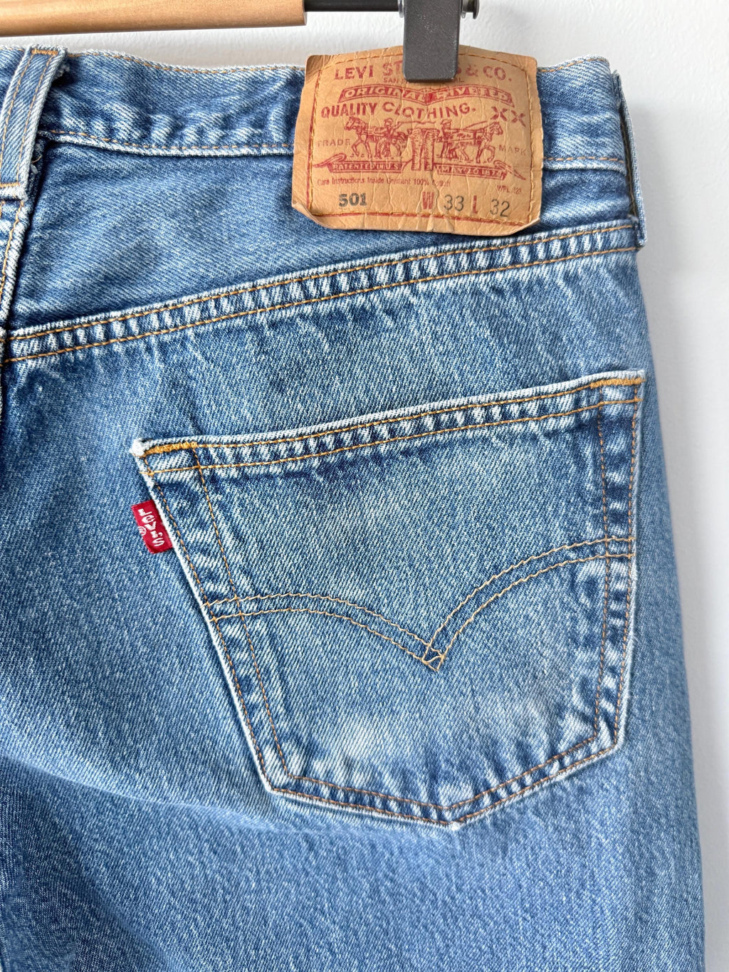 W31 L31 vintage Levis 501 30-31” measured dark Blue faded wallet mark made in y2k