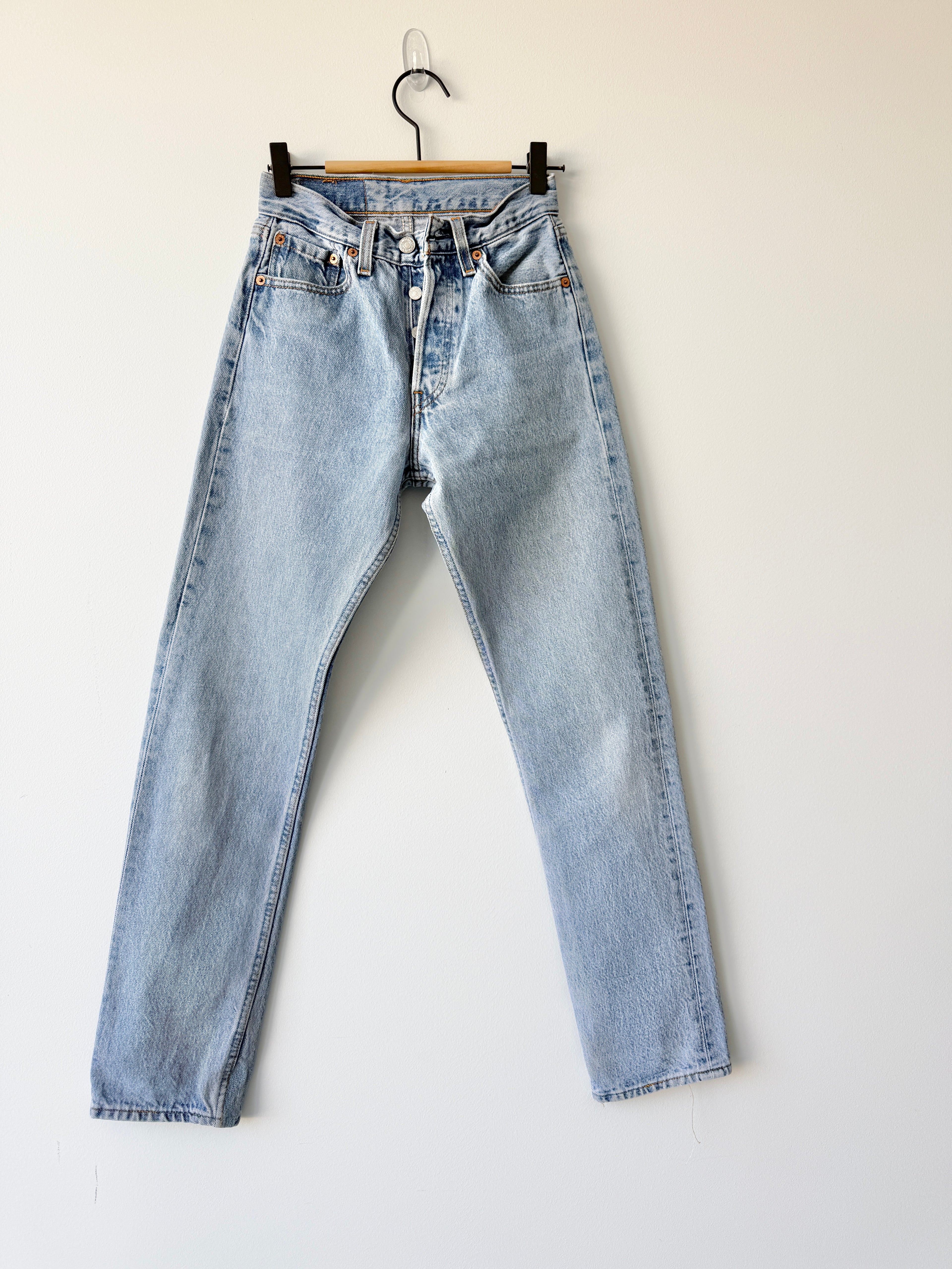 W23 L30 vintage Levis 501s 22/23” light medium blue Levi’s 501s 90s