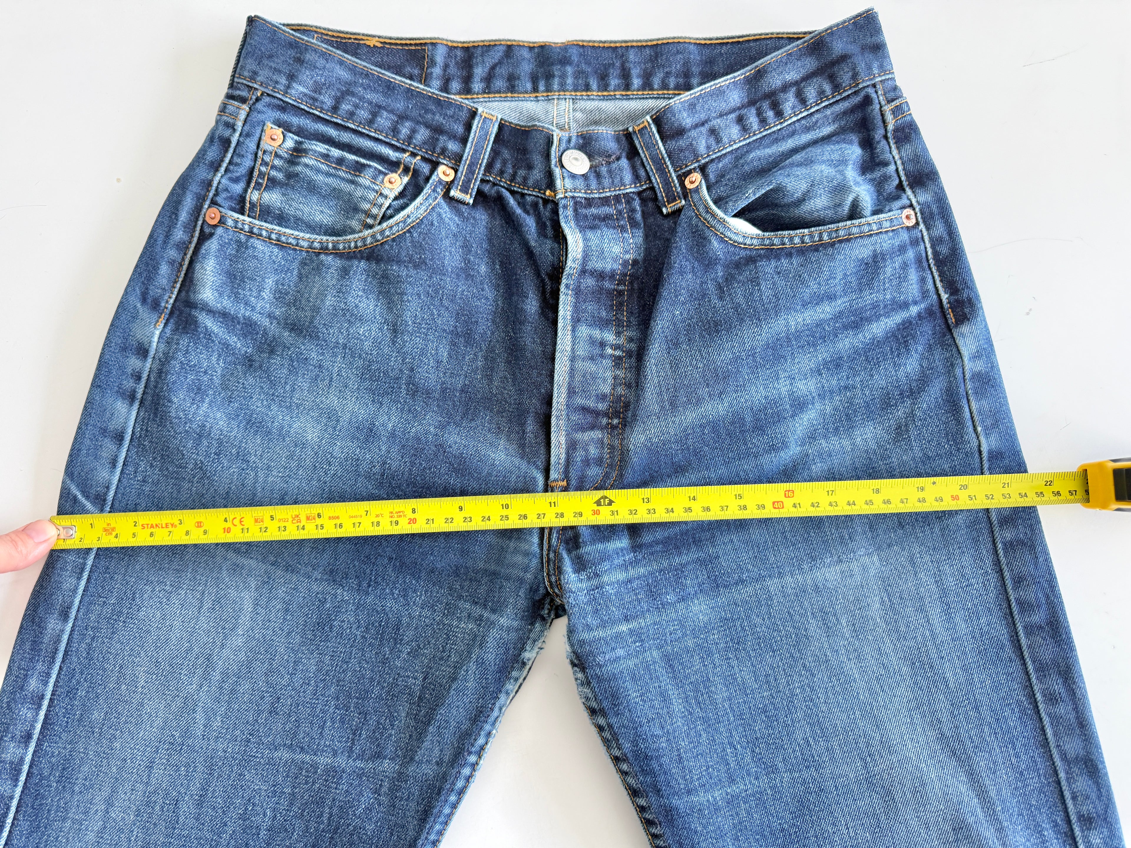 W30 L29 vintage Levis 501 29/30” dark blue Levi’s 501s Y2K