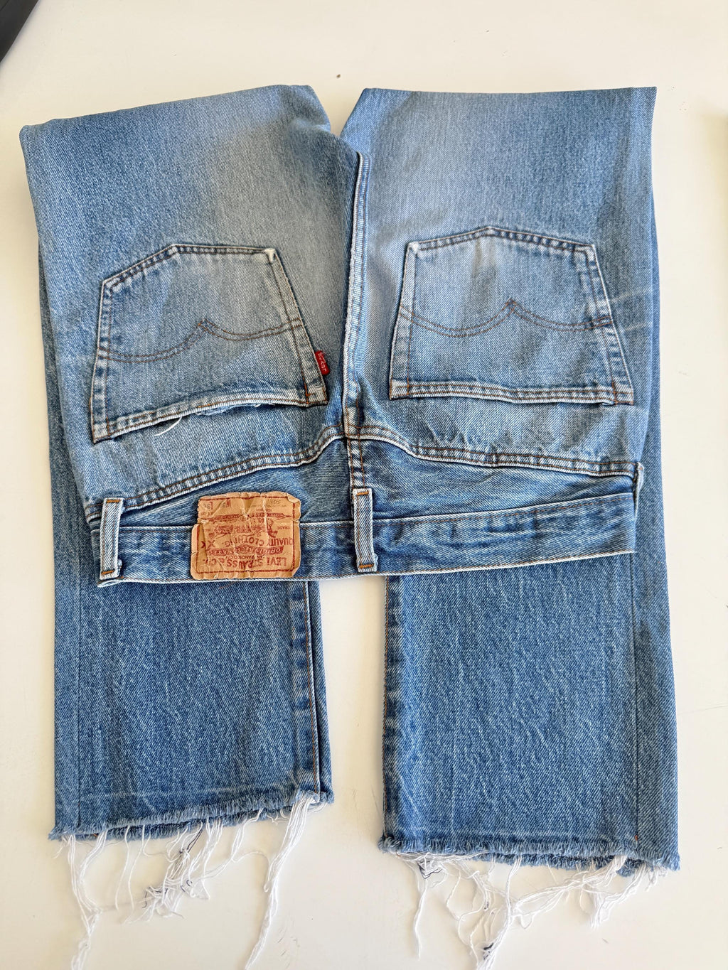 W27 L29 Levis 501 vintage 26-27” measured waist dark faded made blue made in 80s