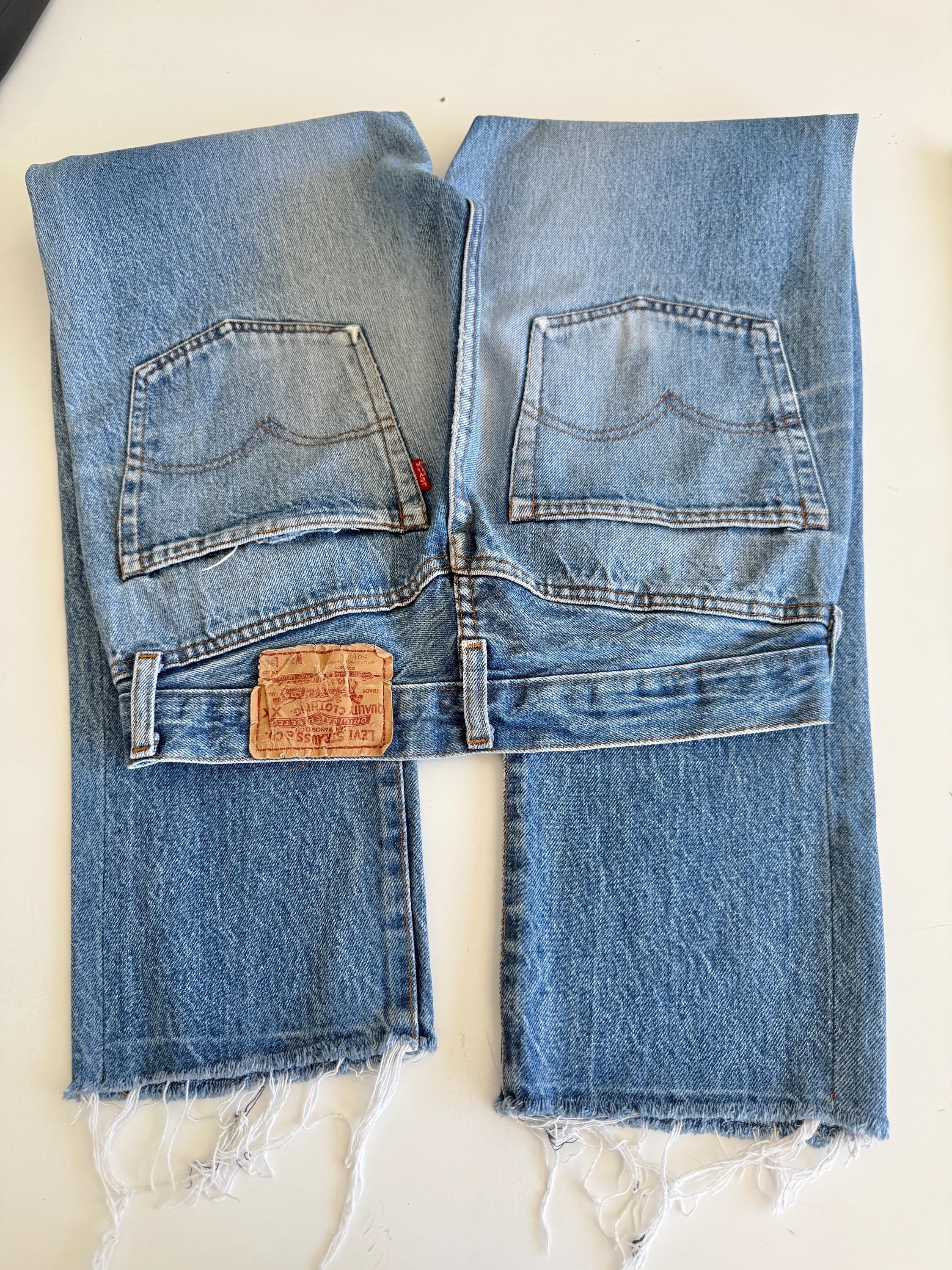 W27 L29 Levis 501 vintage 26-27” measured waist dark faded made blue made in 80s