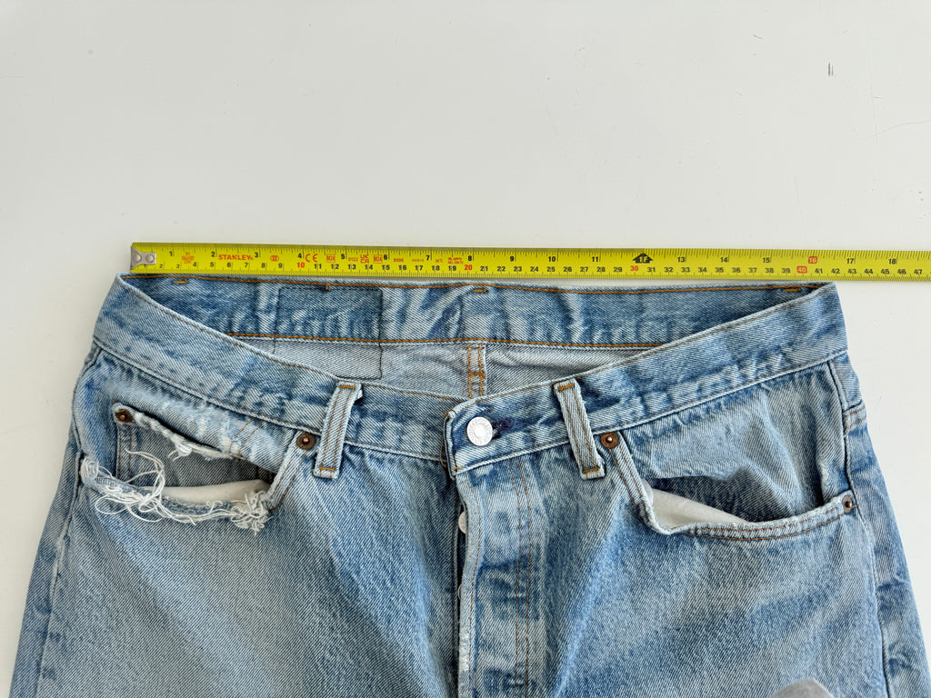 Soft denim W34 L29 vintage Levis 501 33/34” measured waist light faded blue distressed USA 90s 501s