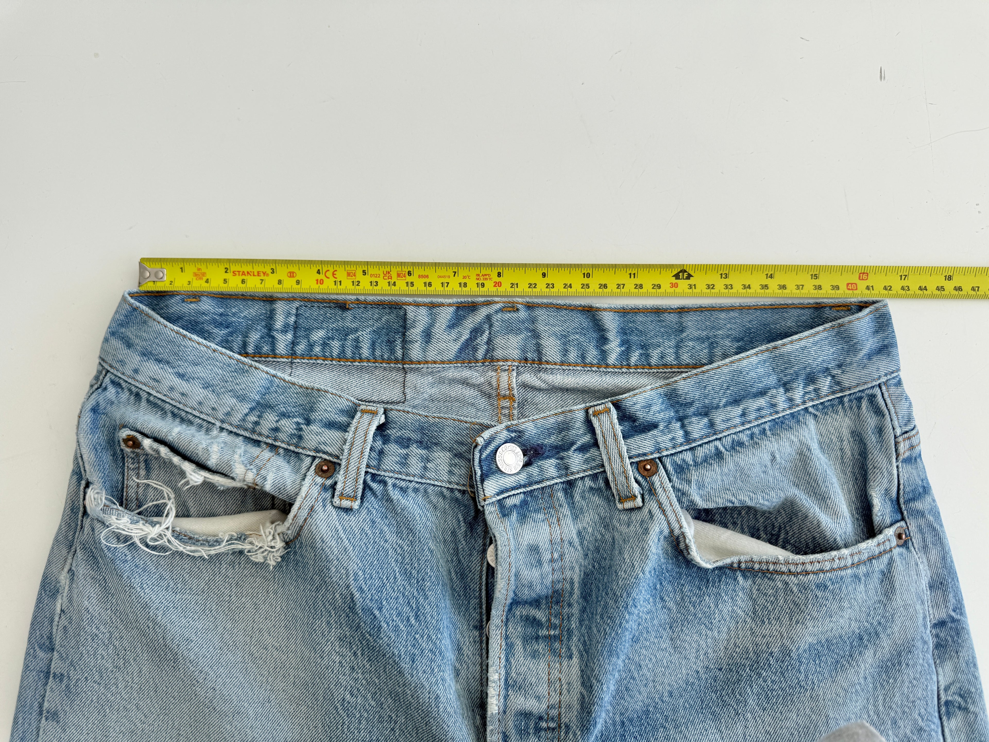 Soft denim W34 L29 vintage Levis 501 33/34” measured waist light faded blue distressed USA 90s 501s