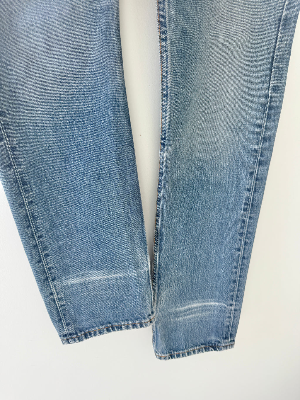 W26 L31 vintage Levis 501s 25/26” measured medium dark fade blue distressed 501s Y2K