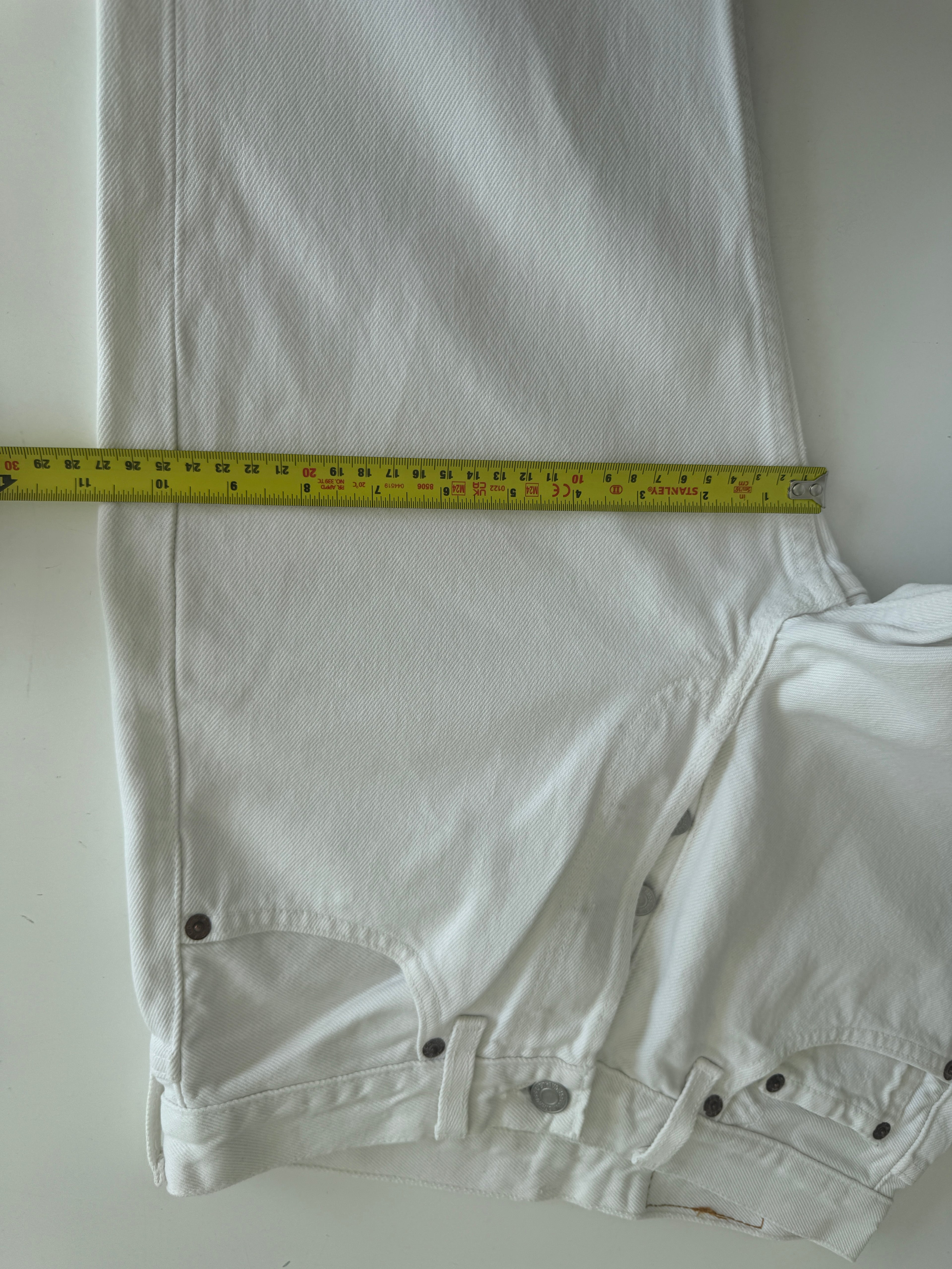 W27 L31 vintage Levis 501 26/27” measured waist white 501s 90s USA denim