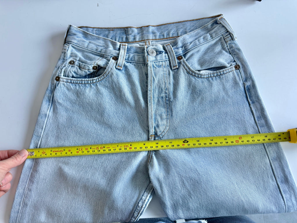 W25 L27 vintage Levis 501 light blue faded 24/25” measured waist 90s levis 501s