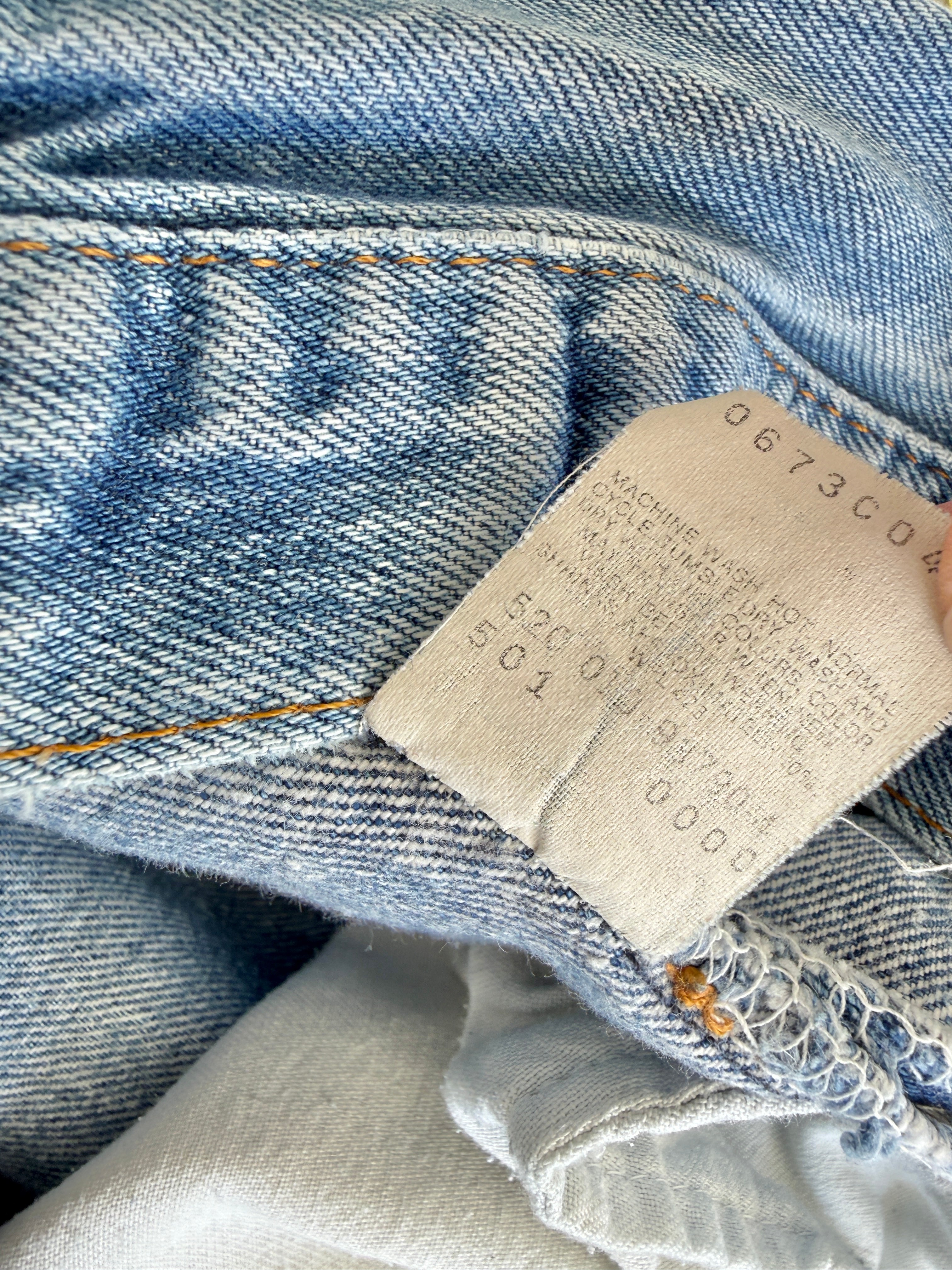 Soft denim W34 L29 vintage Levis 501 33/34” measured waist light faded blue distressed USA 90s 501s